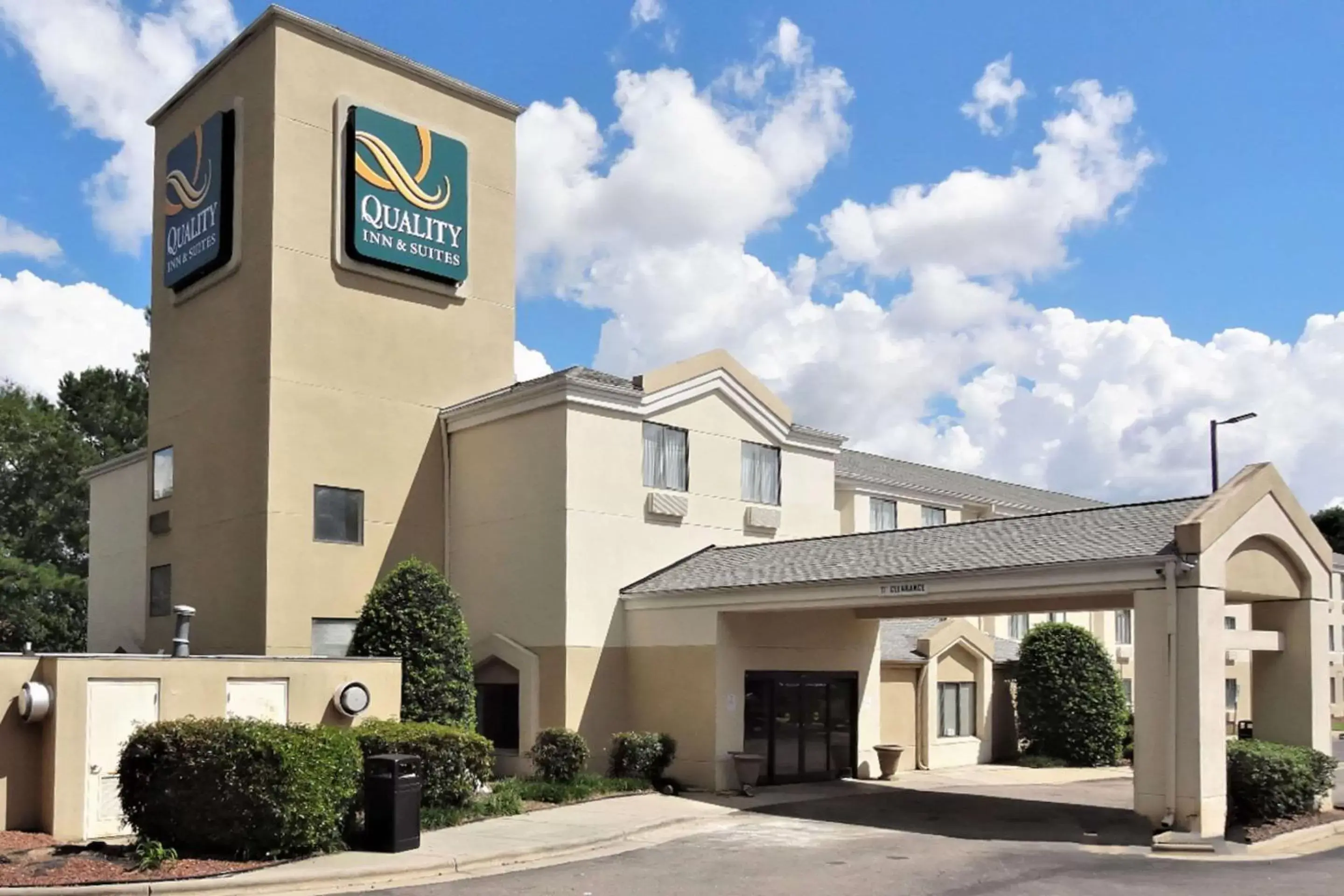 Property Building in Quality Inn & Suites Raleigh North Raleigh