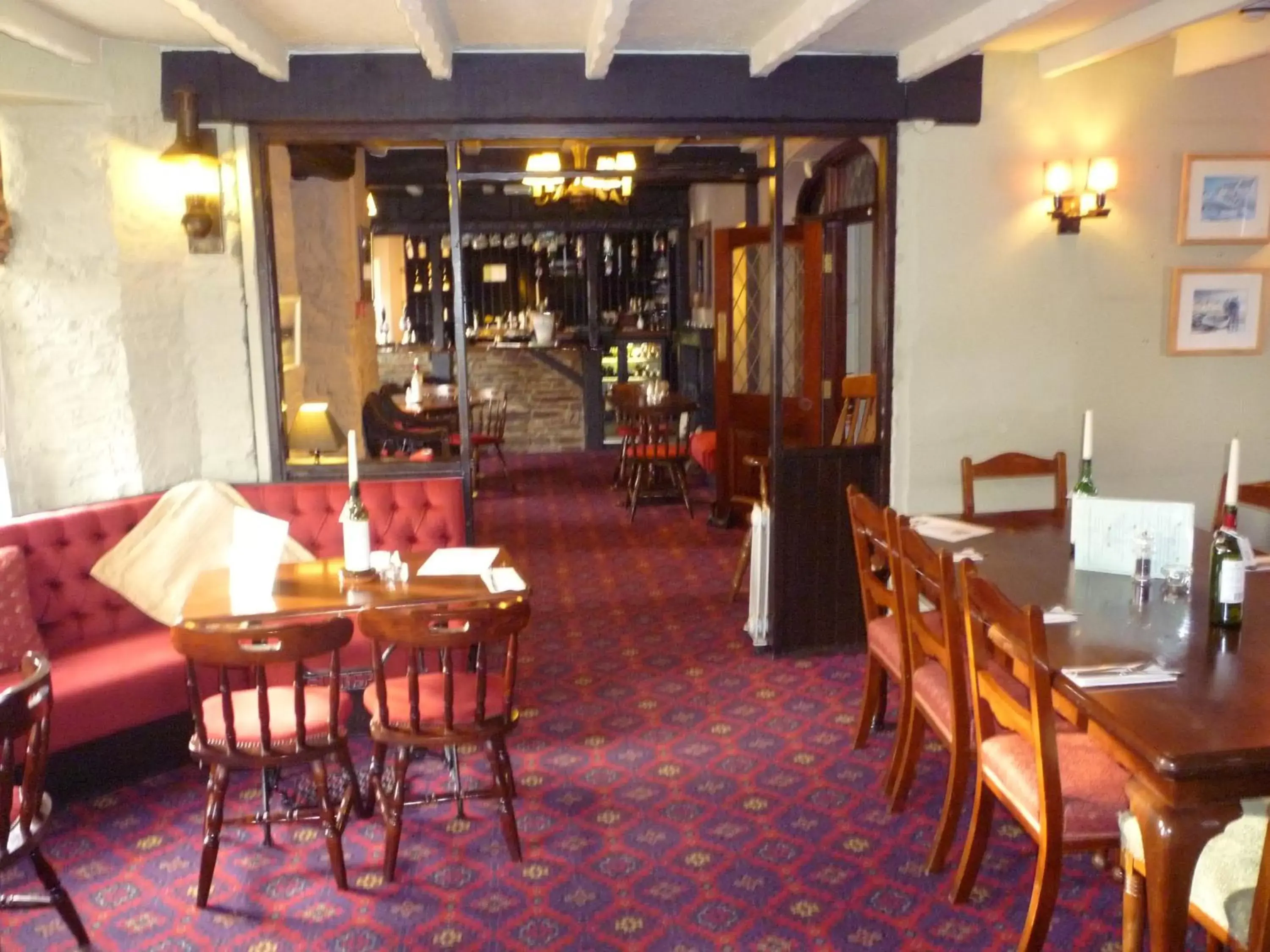 Restaurant/Places to Eat in Royal Oak Inn