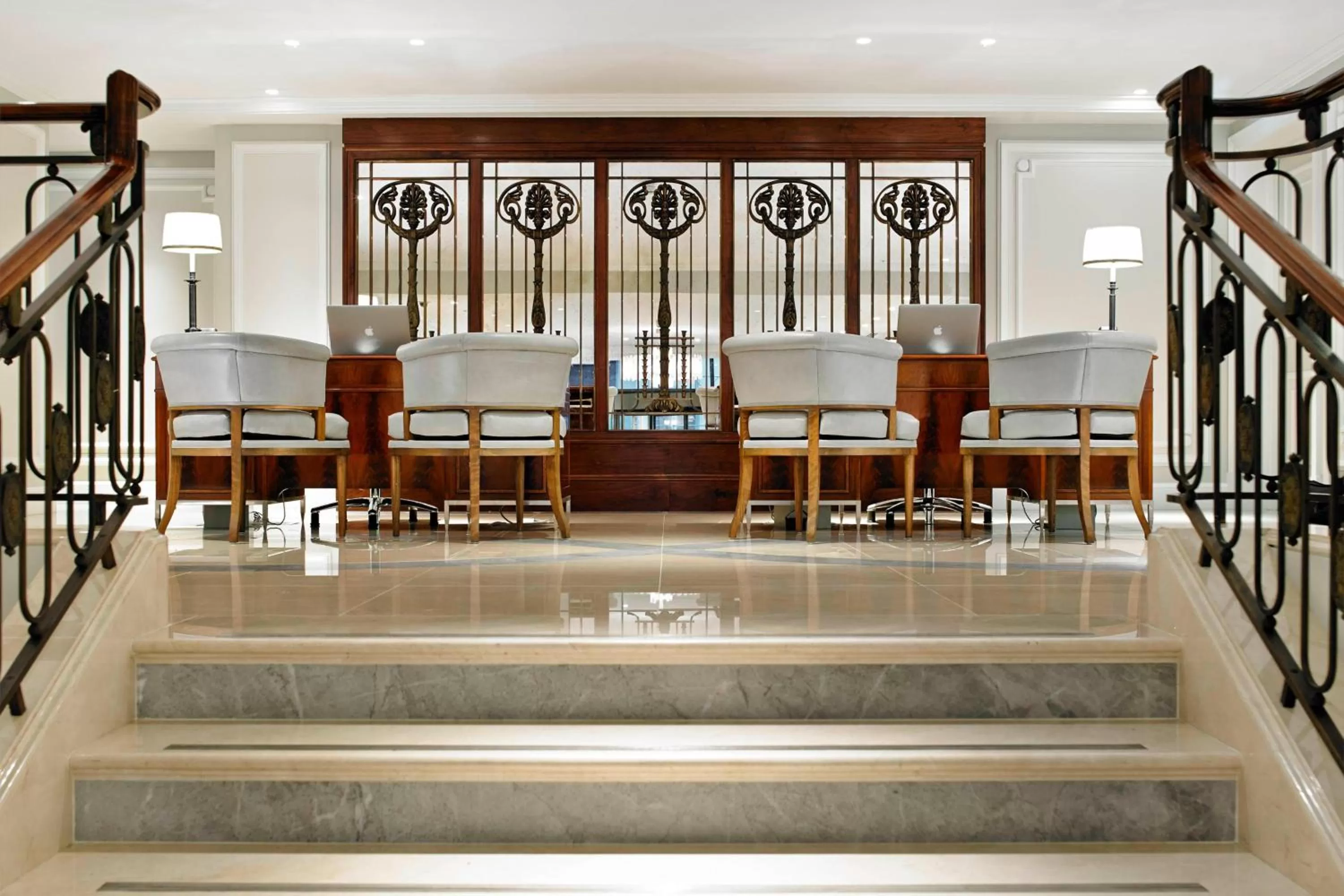 Lobby or reception in London Marriott Hotel Park Lane