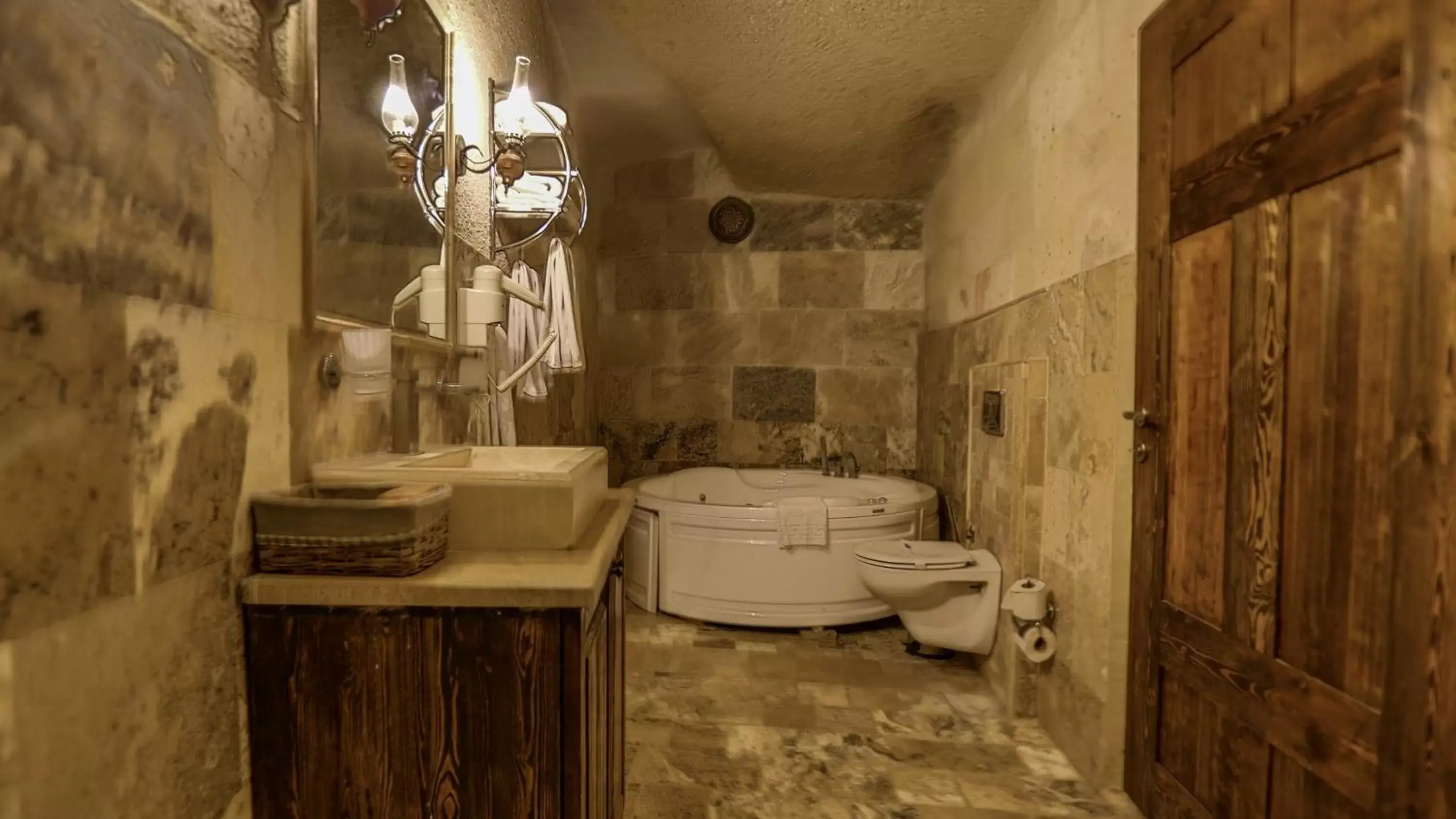 Toilet, Bathroom in Hidden Cave Hotel