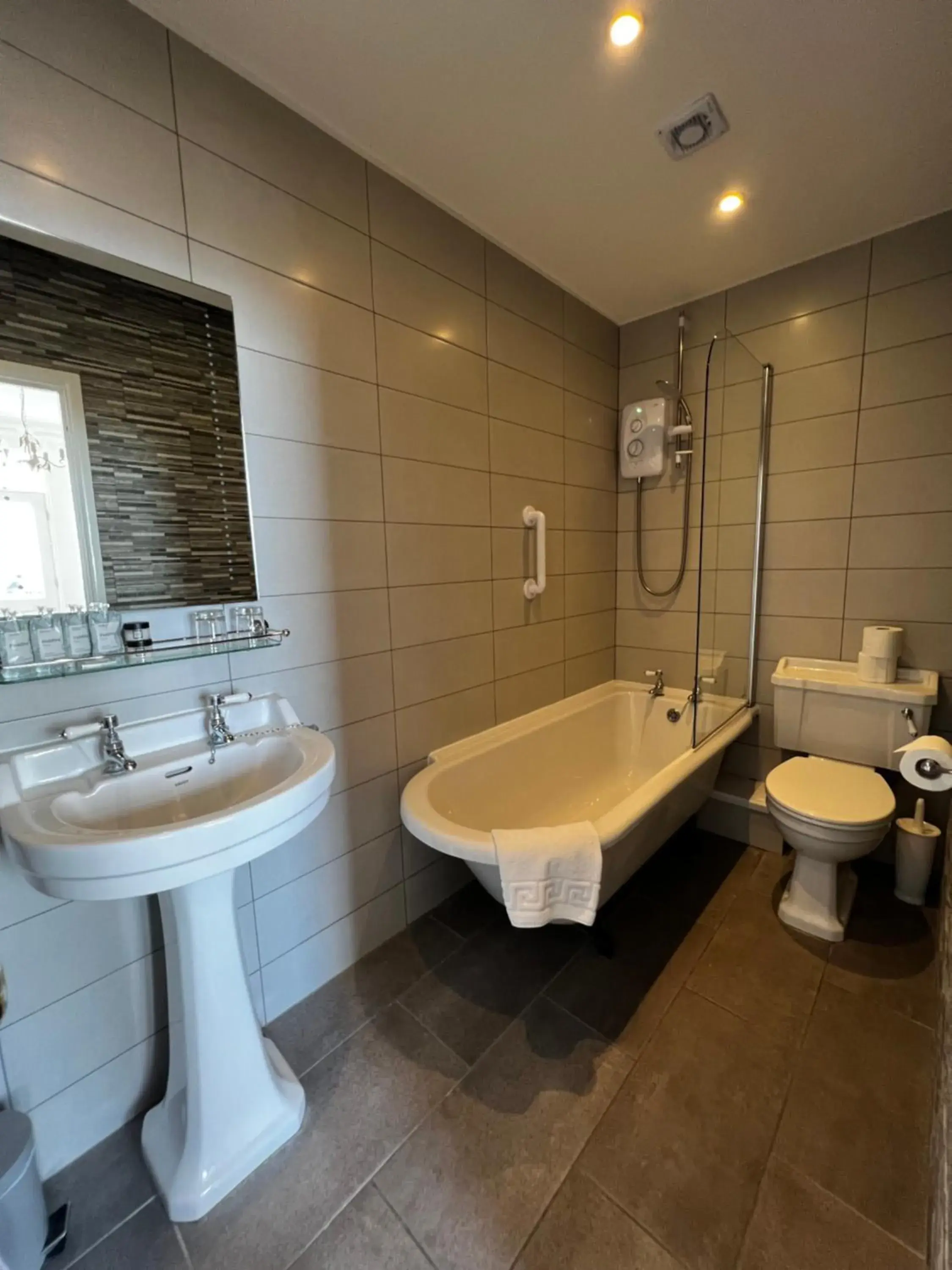 Bathroom in Queenswood Hotel