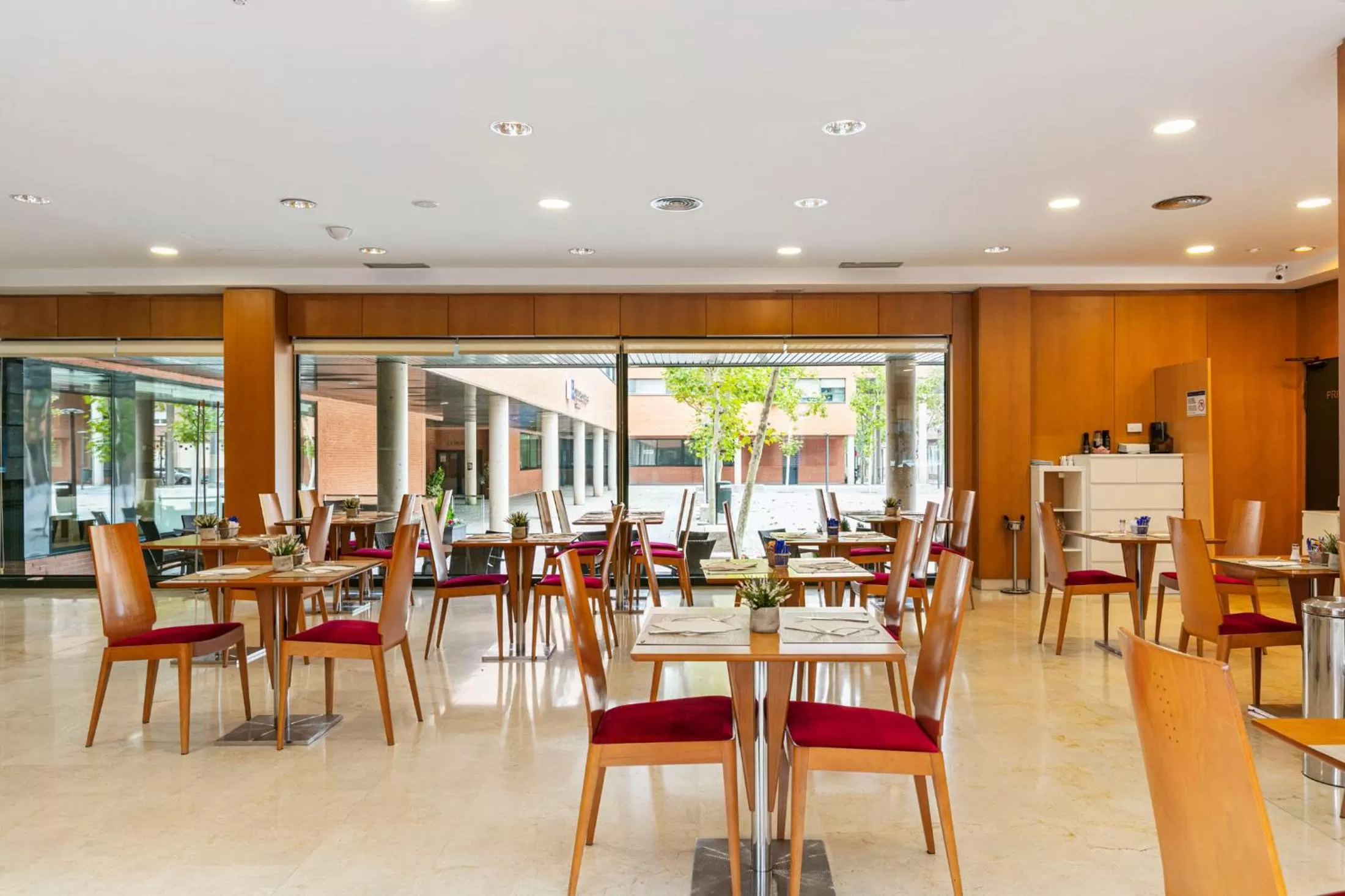 Restaurant/places to eat in Globales de los Reyes