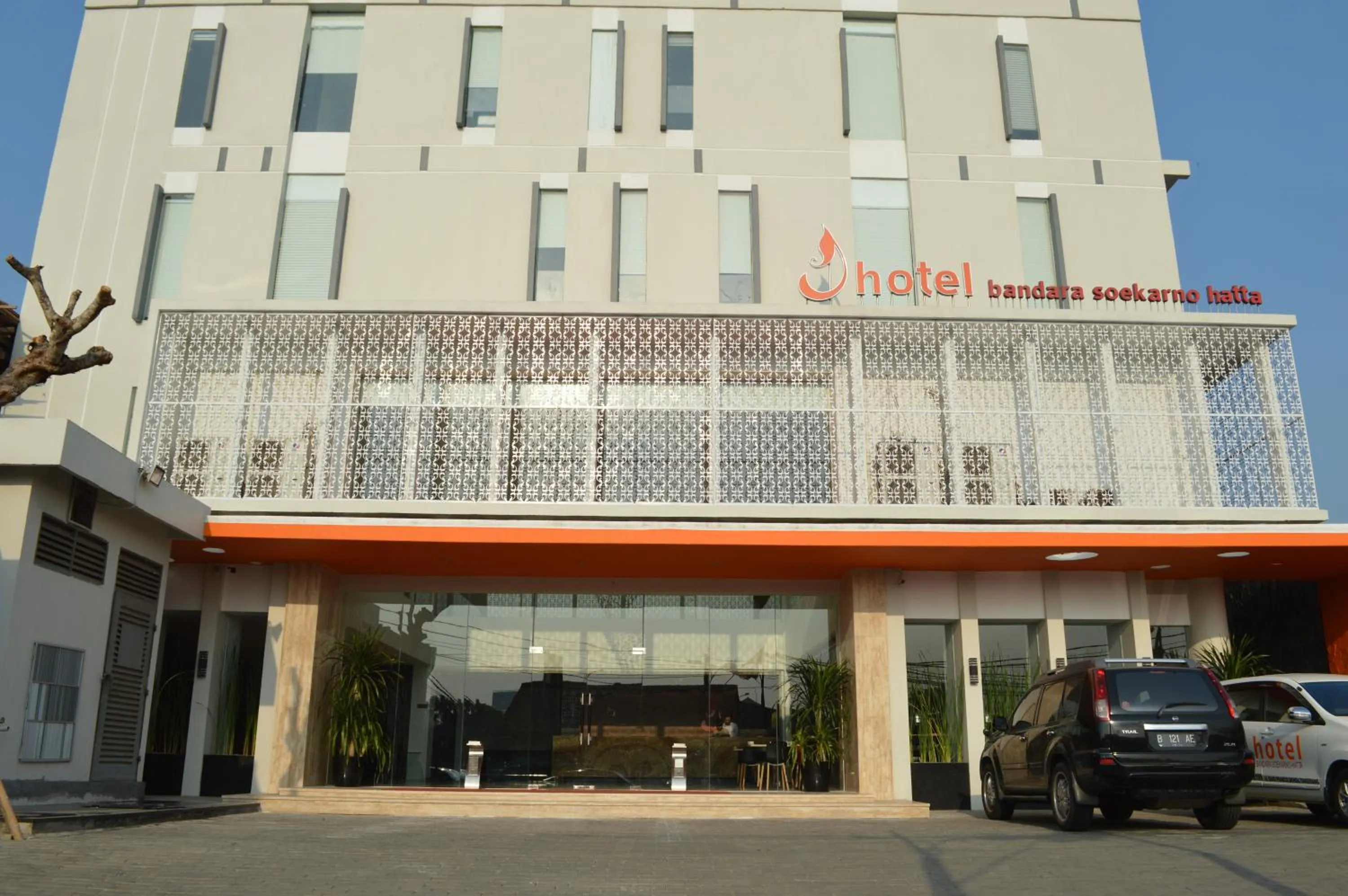 Facade/entrance in J Hotel - Bandara Soekarno Hatta