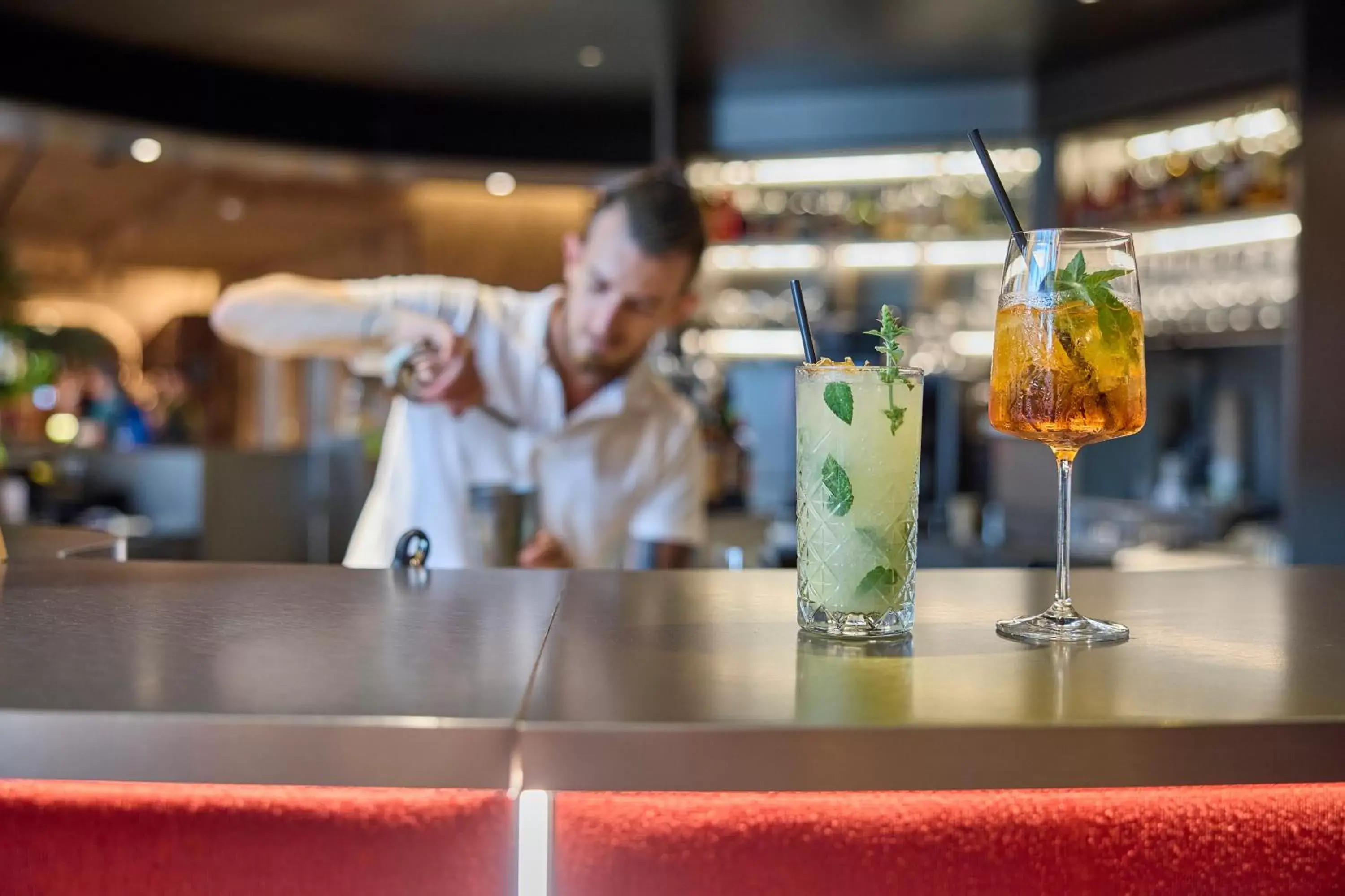 Lounge or bar in Novotel Zurich City West