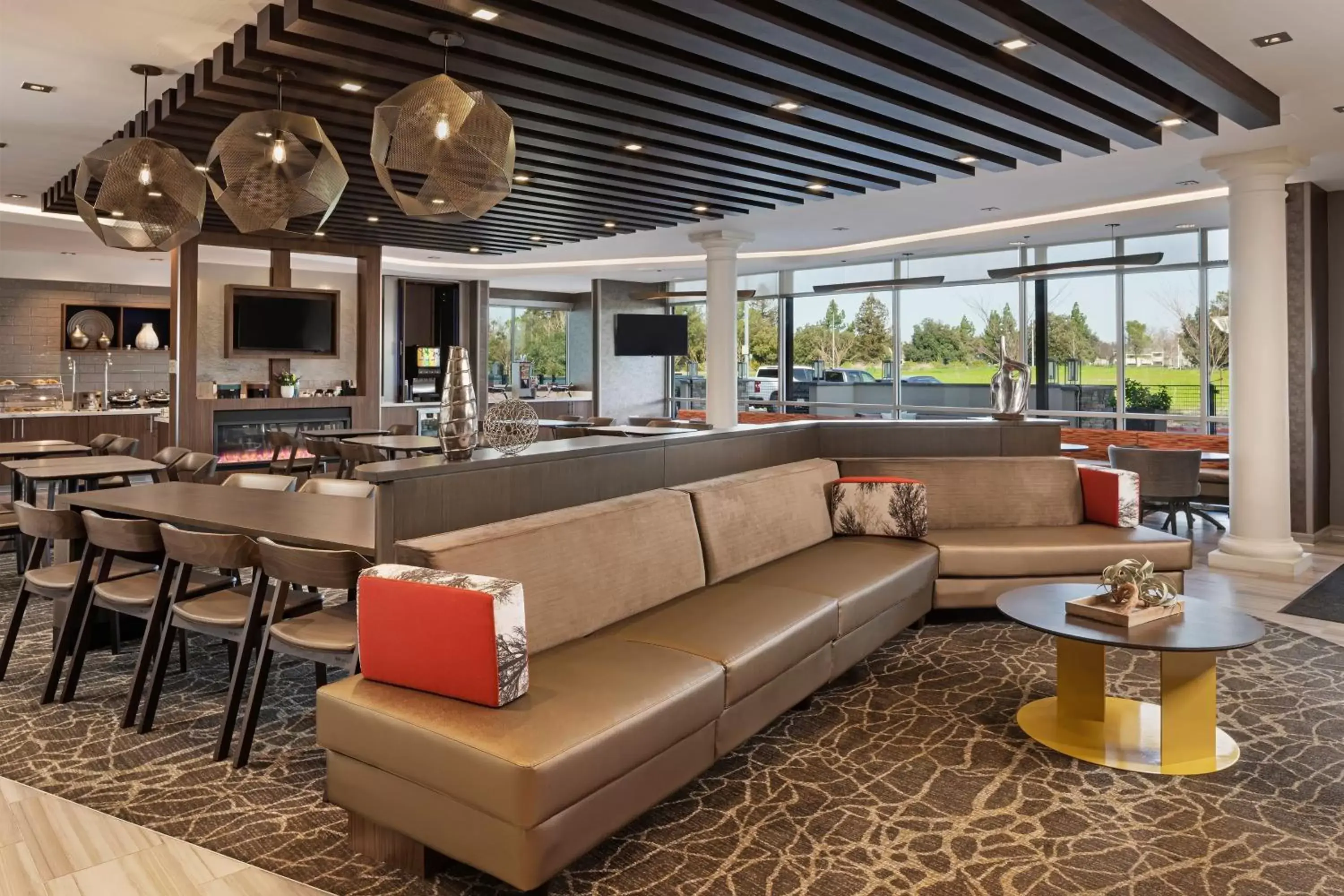 Breakfast, Lounge/Bar in SpringHill Suites by Marriott West Sacramento