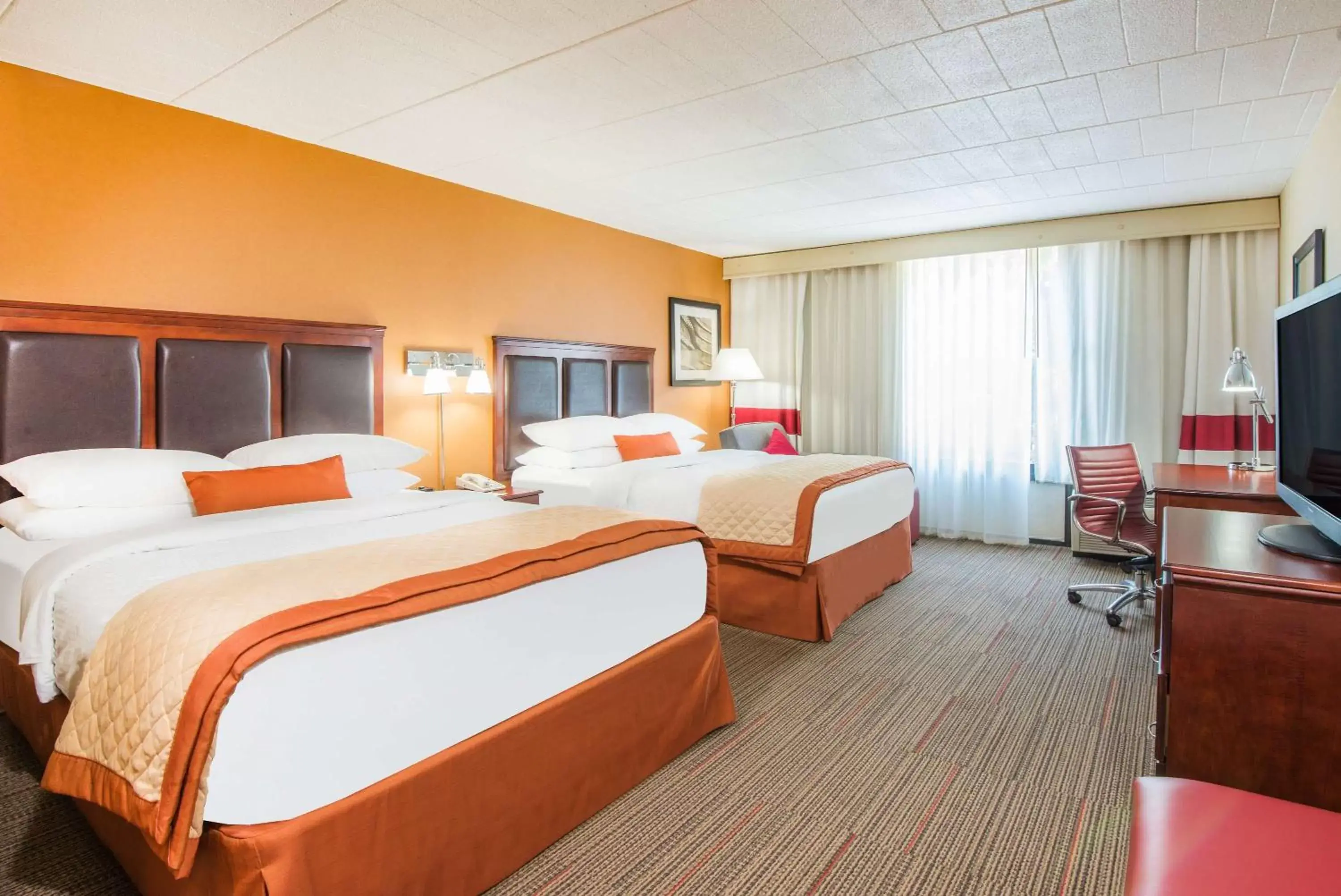 Photo of the whole room, Bed in Wyndham Garden Inn Pittsburgh Airport