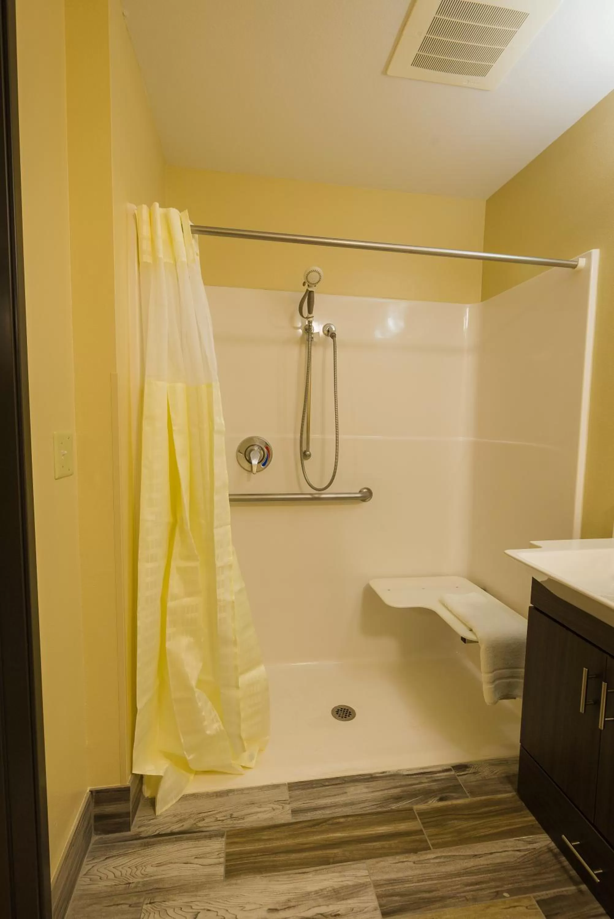 Bathroom in Hawthorn Extended Stay by Wyndham Saint Robert