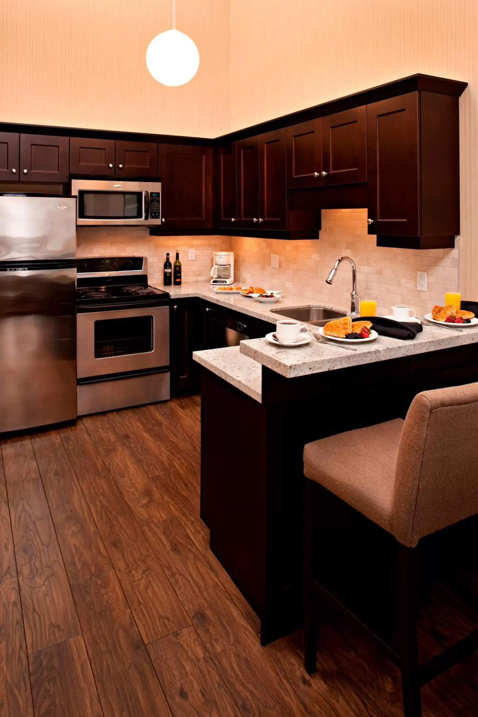 Kitchen or kitchenette, Kitchen/Kitchenette in Delta Hotels by Marriott Grand Okanagan Resort