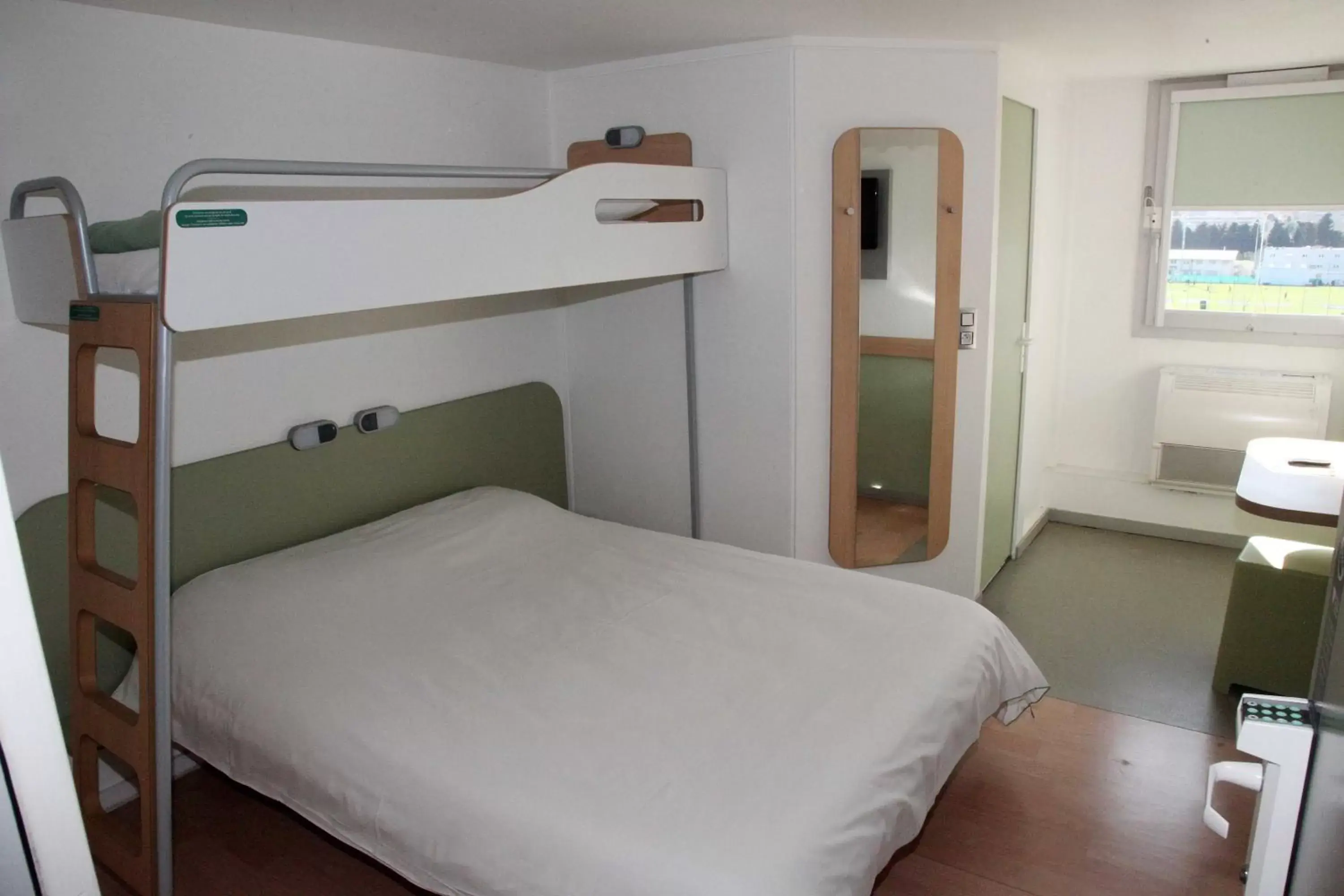 Bedroom in Hotel Ibis Budget Nice Palais Nikaia