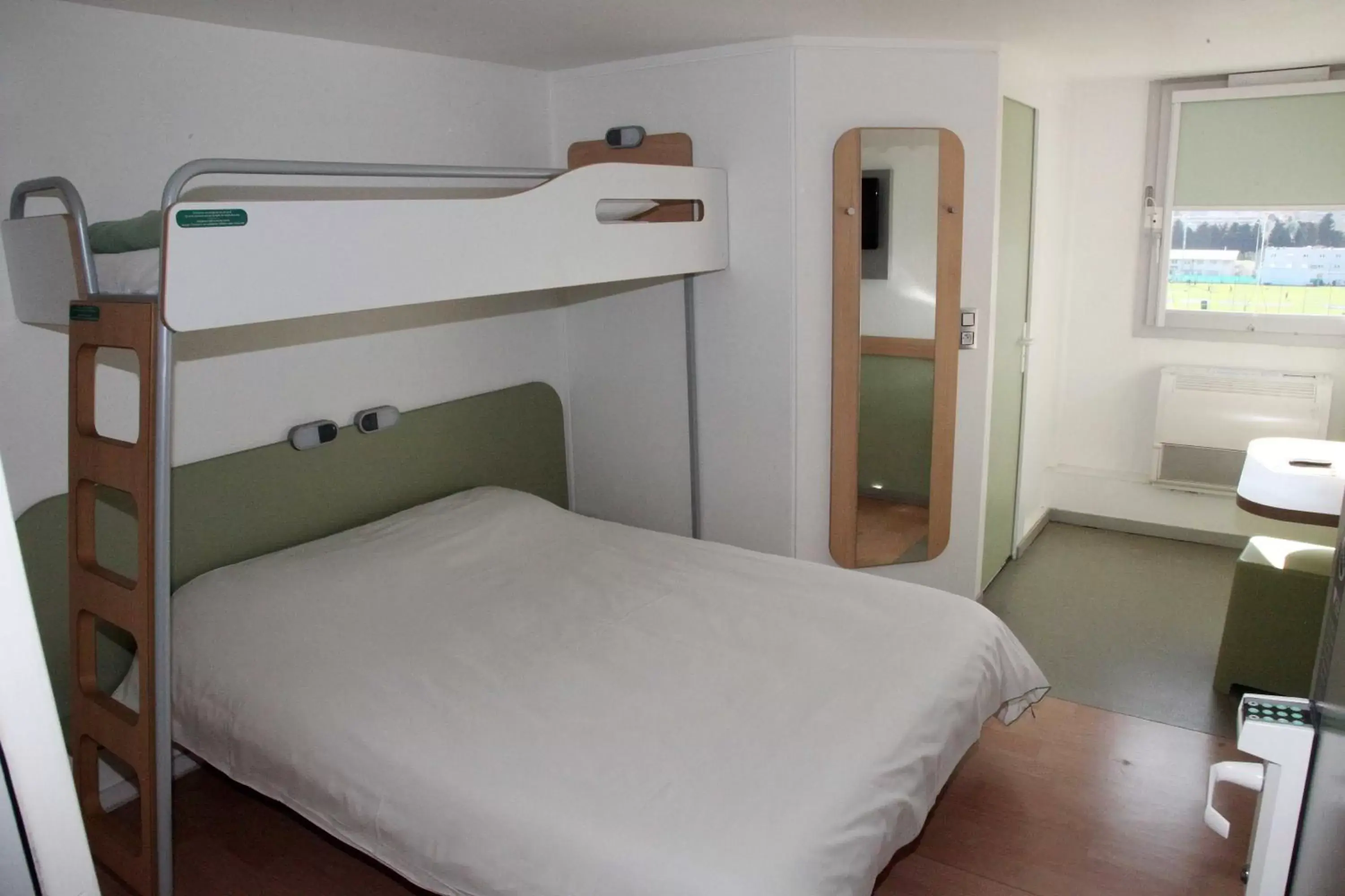 Triple Room in Hotel Ibis Budget Nice Palais Nikaia Triple Room in Hotel Ibis Budget Nice Palais Nikaia