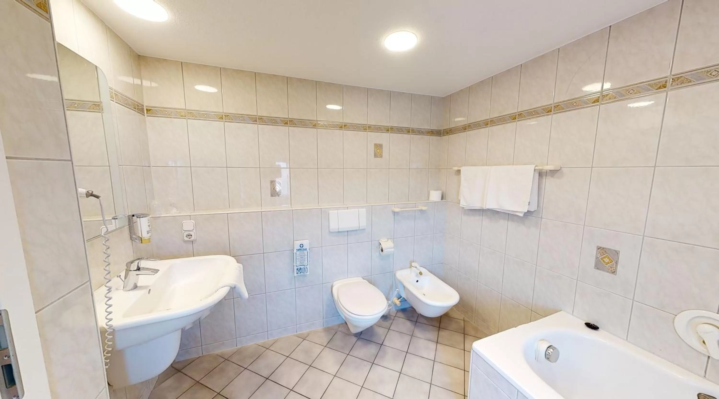 Bathroom in Hotel Rothenburger Hof