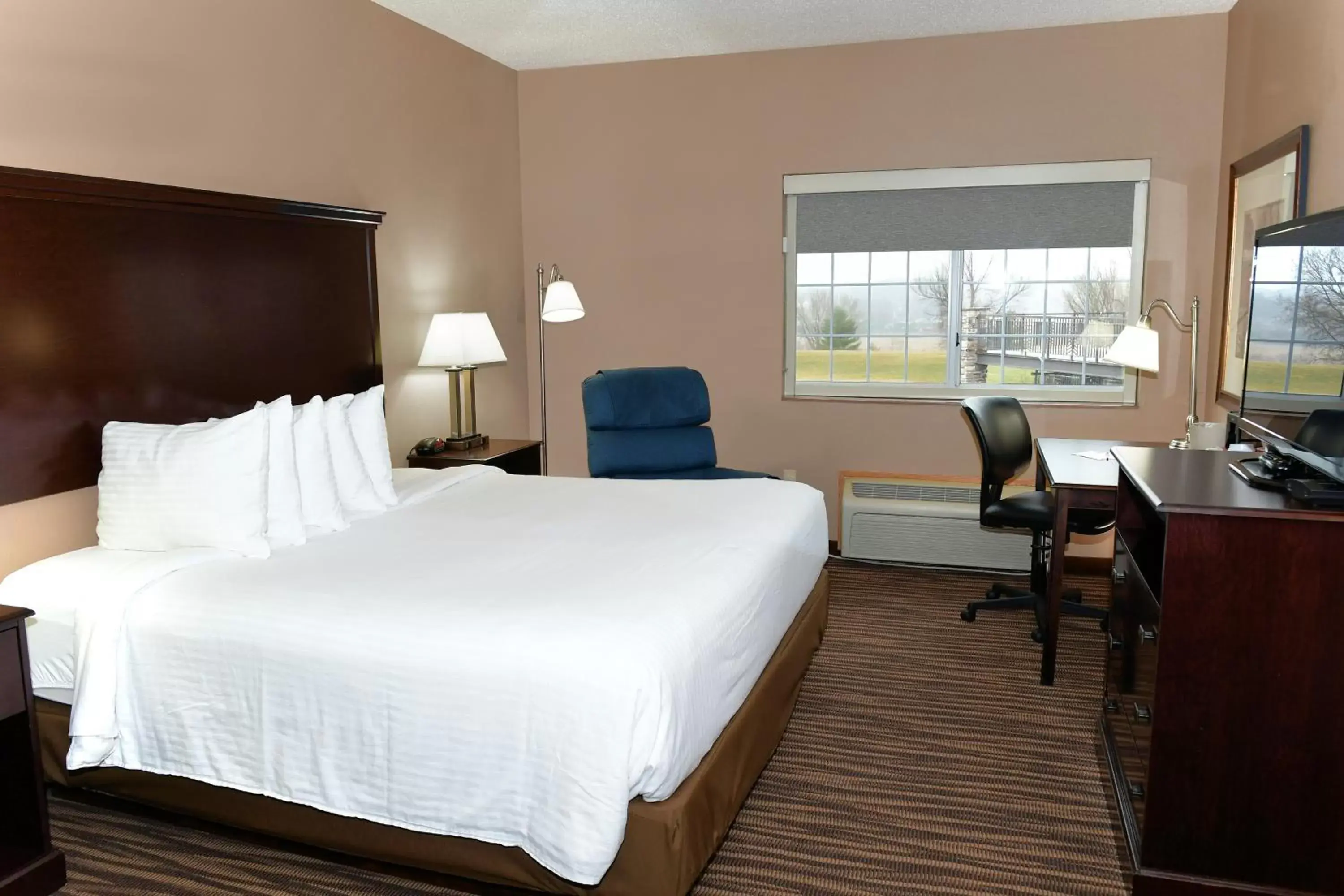 Bed in Cobblestone Inn & Suites - Denison | Majestic Hills