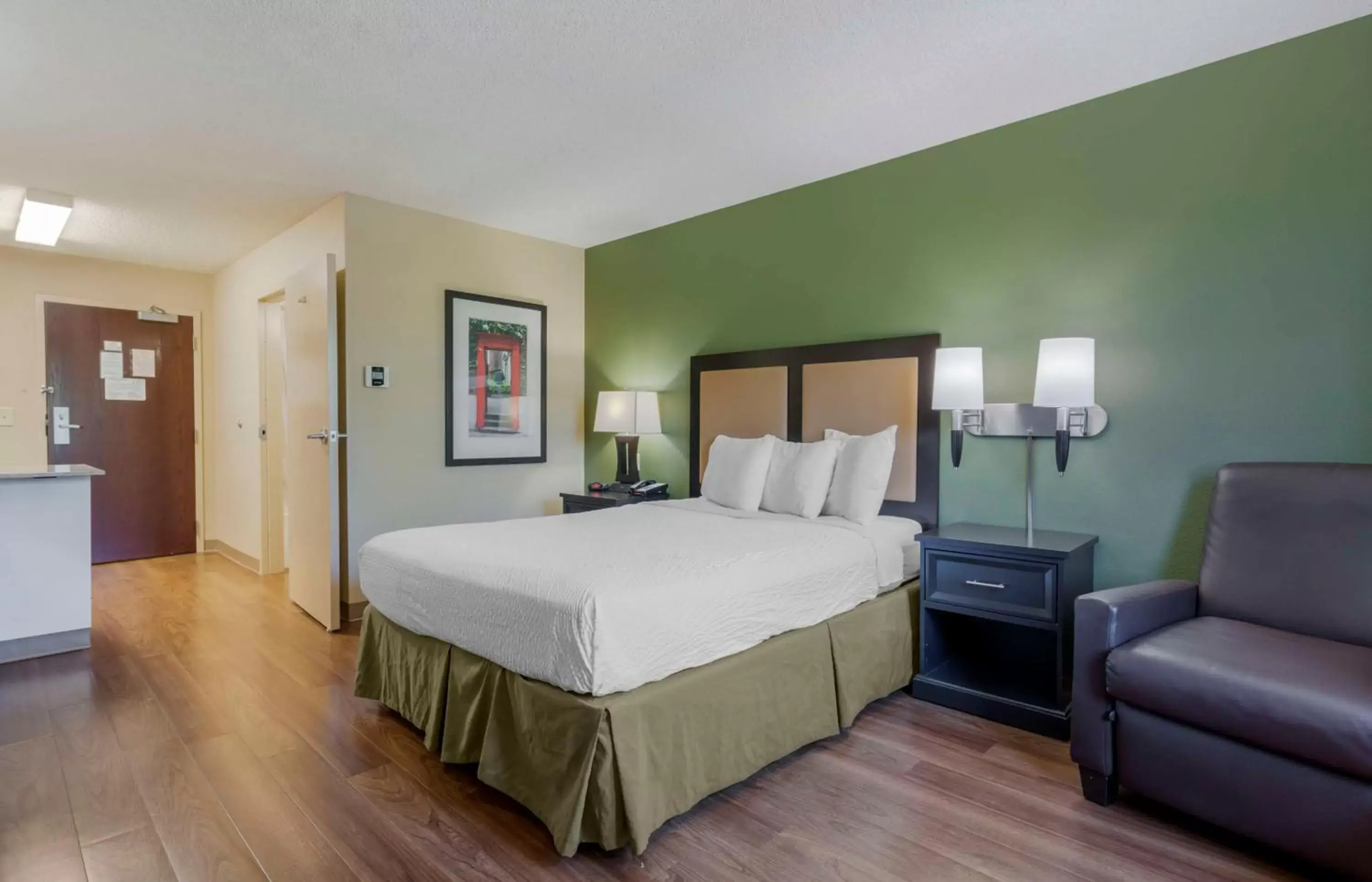 Bedroom, Bed in Extended Stay America Suites - San Jose - Santa Clara