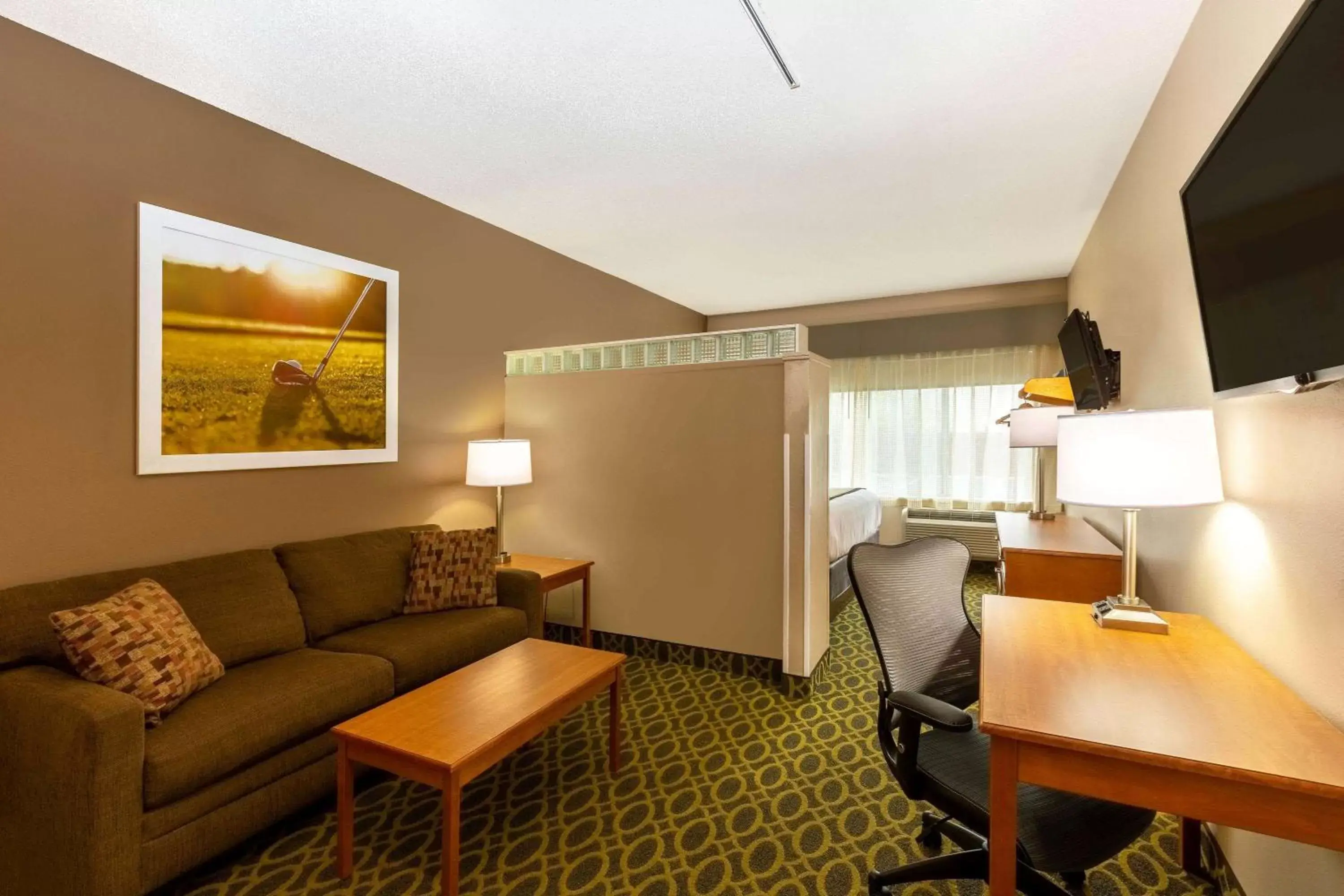 Photo of the whole room, Seating Area in Days Inn & Suites by Wyndham Madison