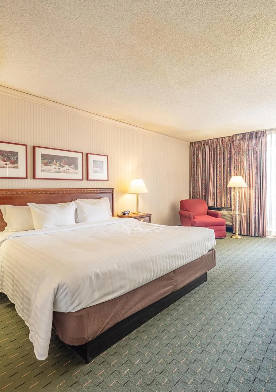 Bedroom, Bed in University Place Hotel and Conference Center