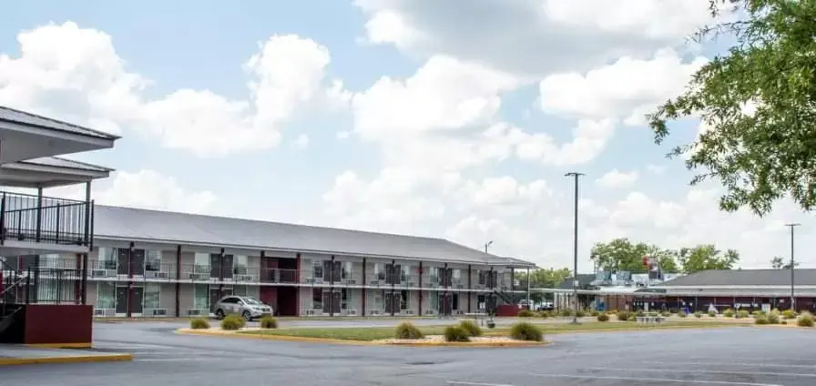 Property Building in Econo Lodge