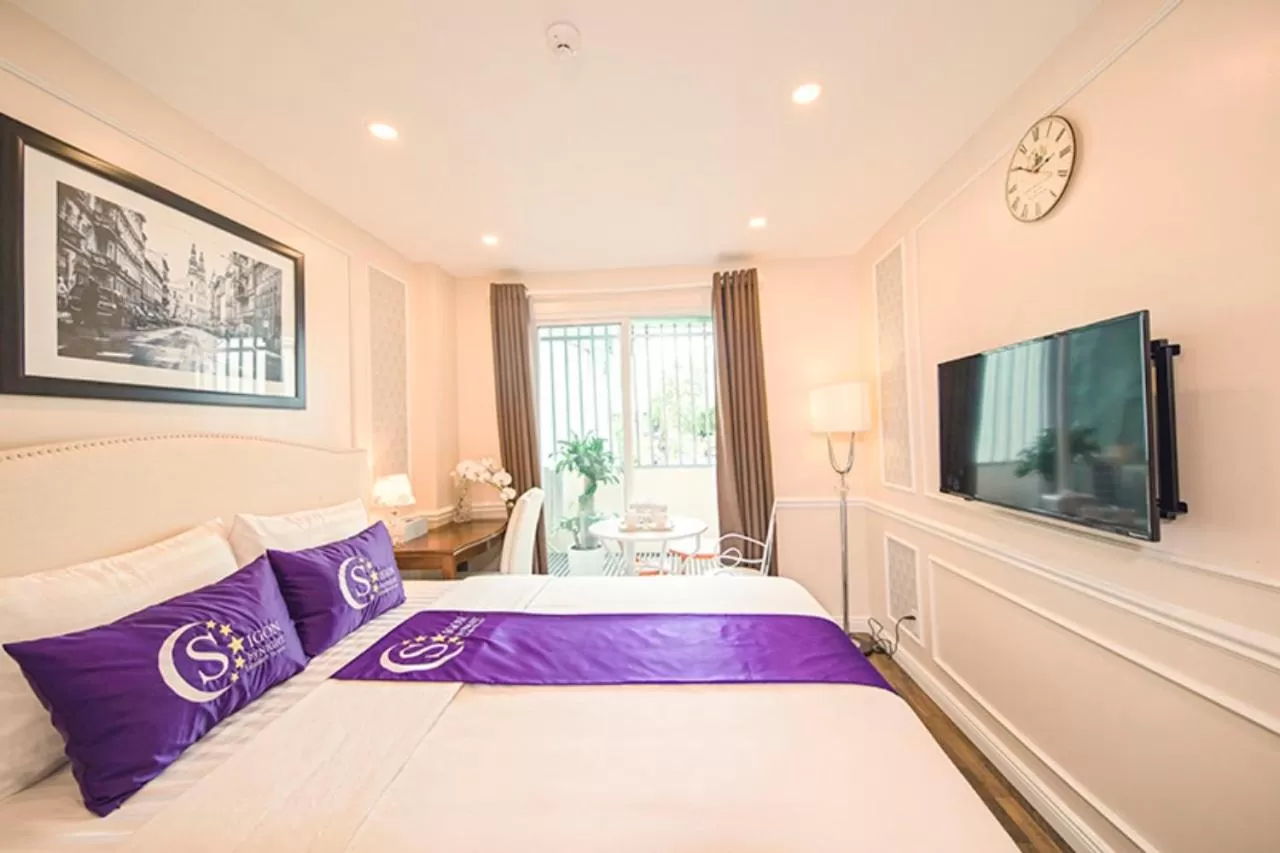 Bed in Saigon By Night Luxury Hotel