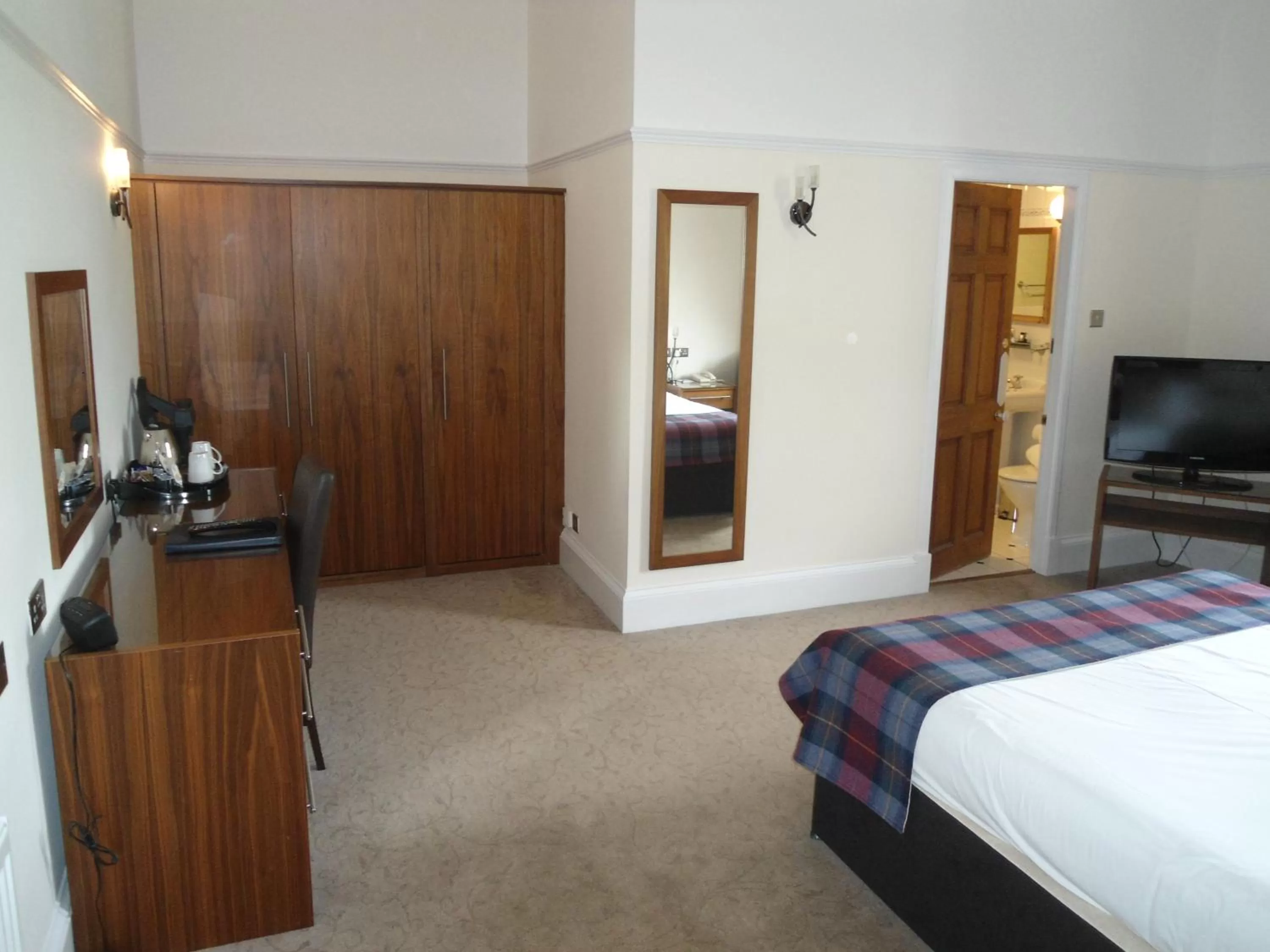 Photo of the whole room, Bed in Park Hotel