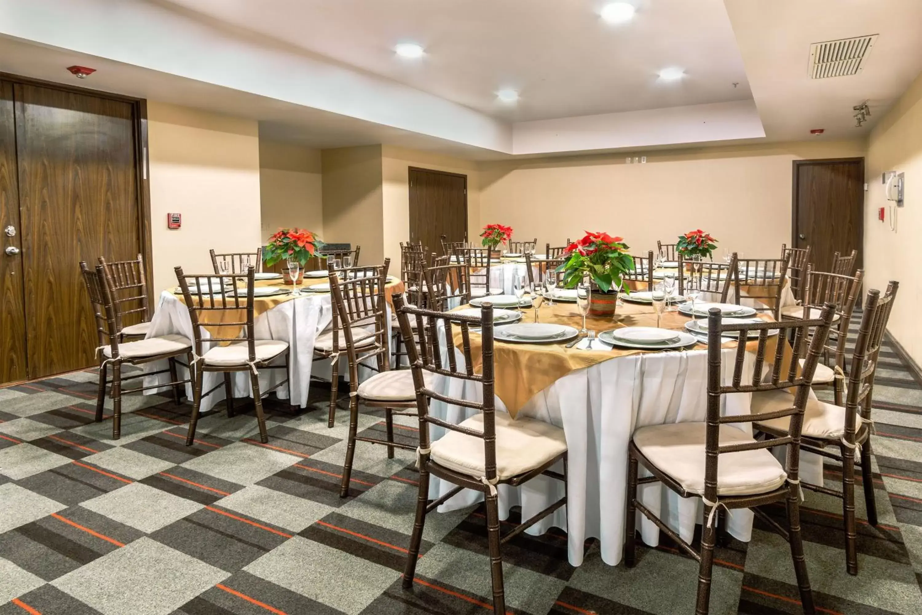 Meeting/conference room, Restaurant/Places to Eat in Four Points by Sheraton Saltillo