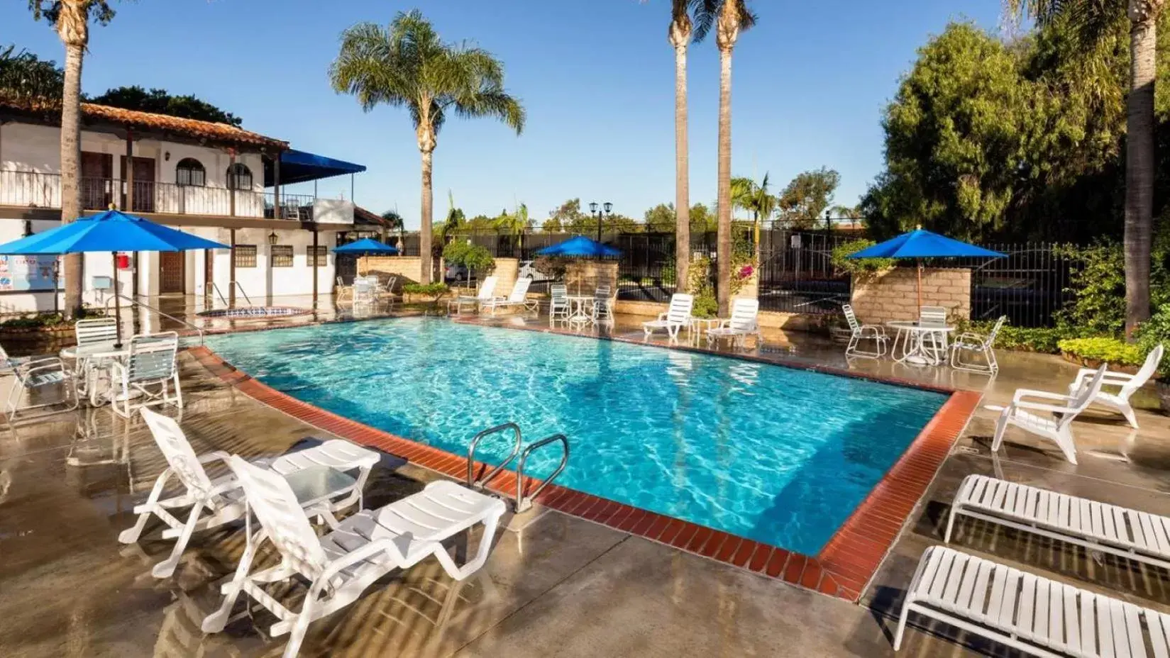 Swimming Pool in Casa Via Mar Inn, Ascend Hotel Collection