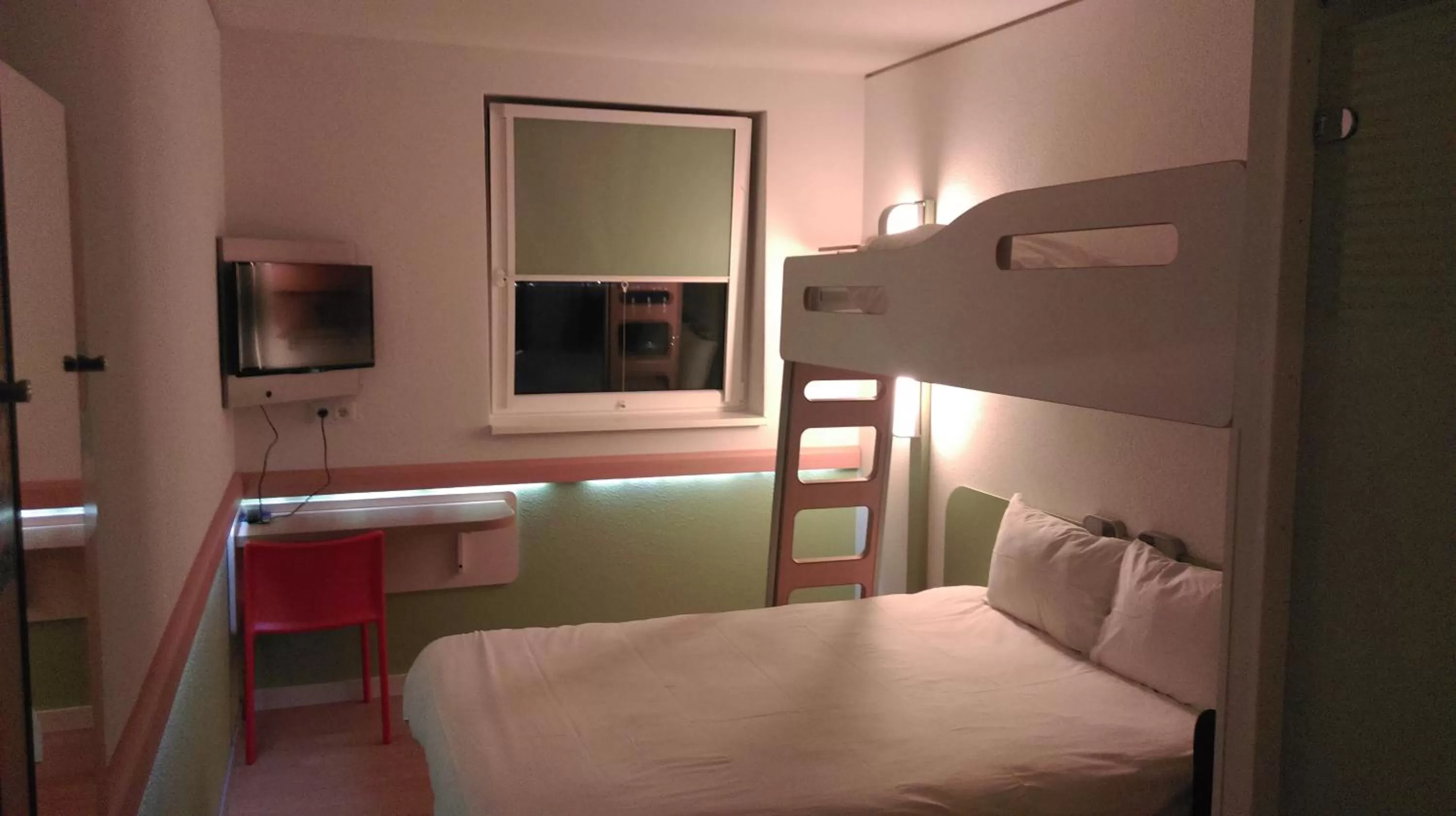 bunk bed, Bed in ibis budget Hamburg Altona