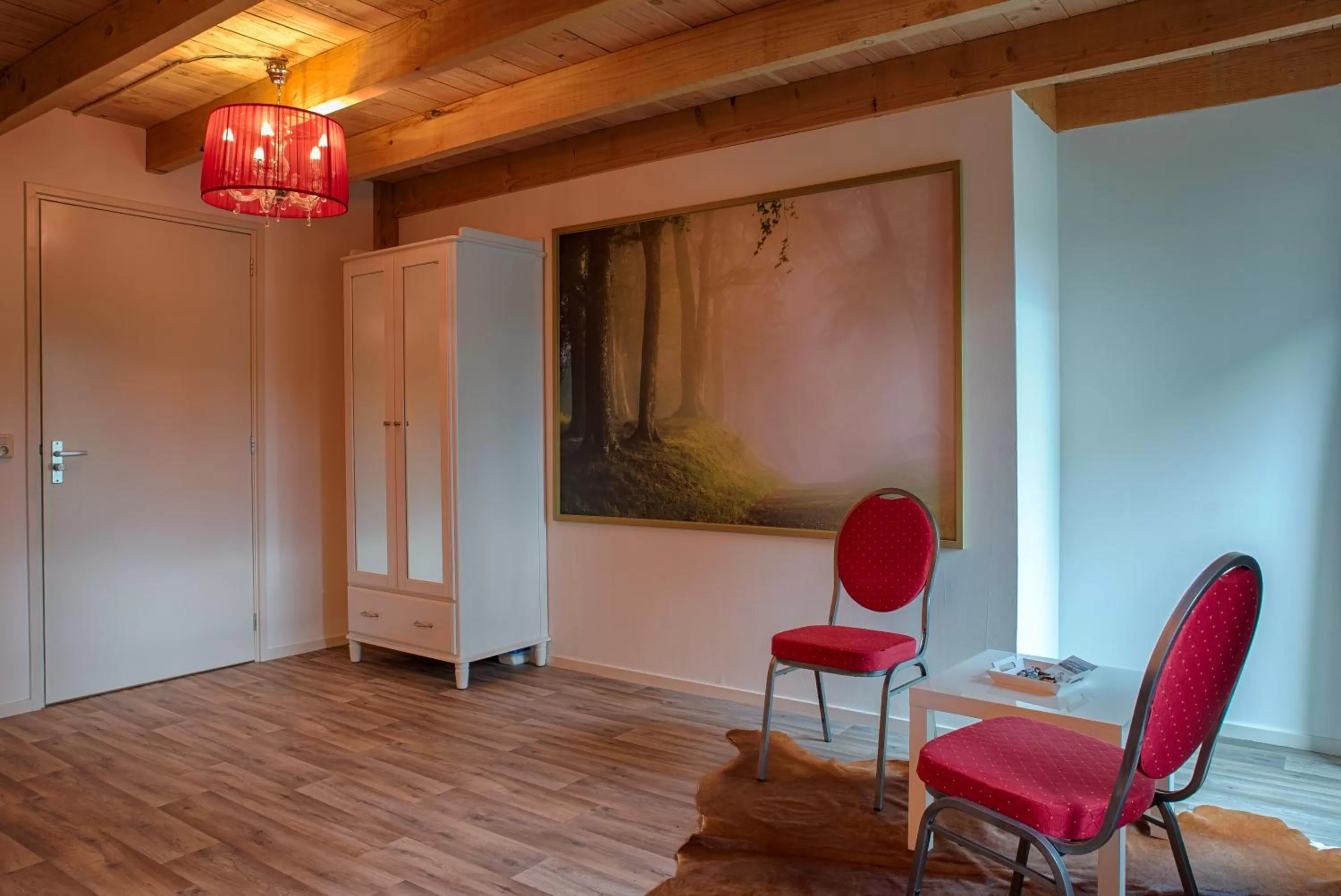 Photo of the whole room, Seating Area in Hotel Restaurant Roerdinkhof