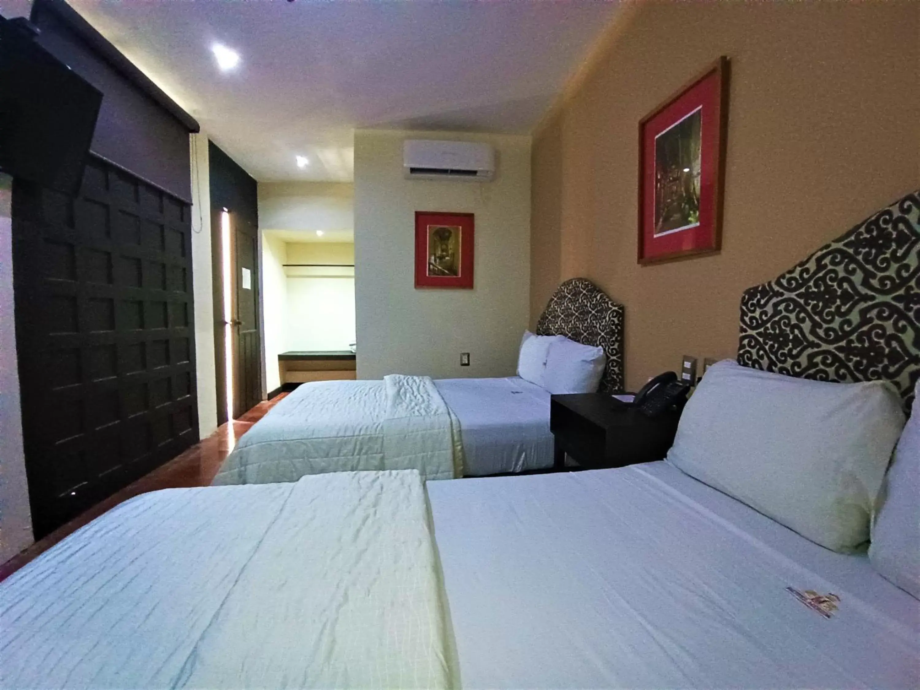 Photo of the whole room, Bed in Hotel Merida