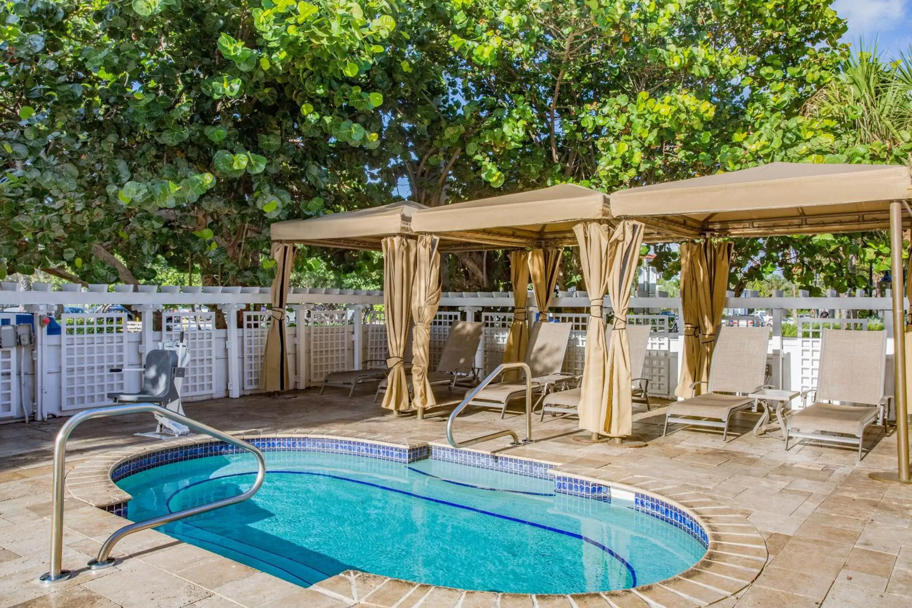 Swimming Pool in Wyndham Deerfield Beach Resort