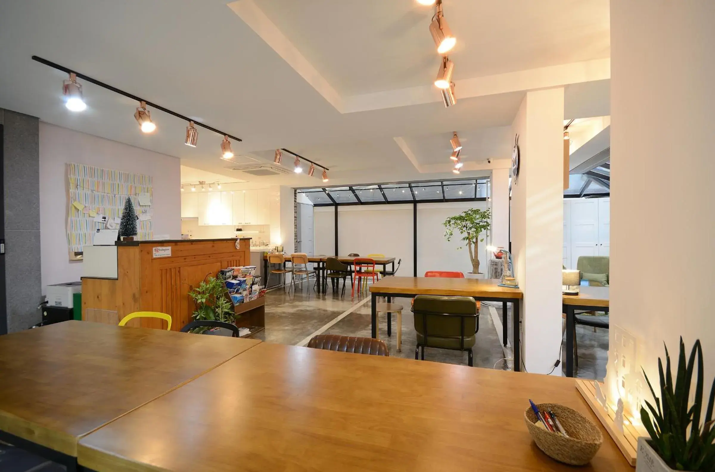 Communal lounge/ TV room, Restaurant/Places to Eat in Sunnyhill Hostel Hongdae