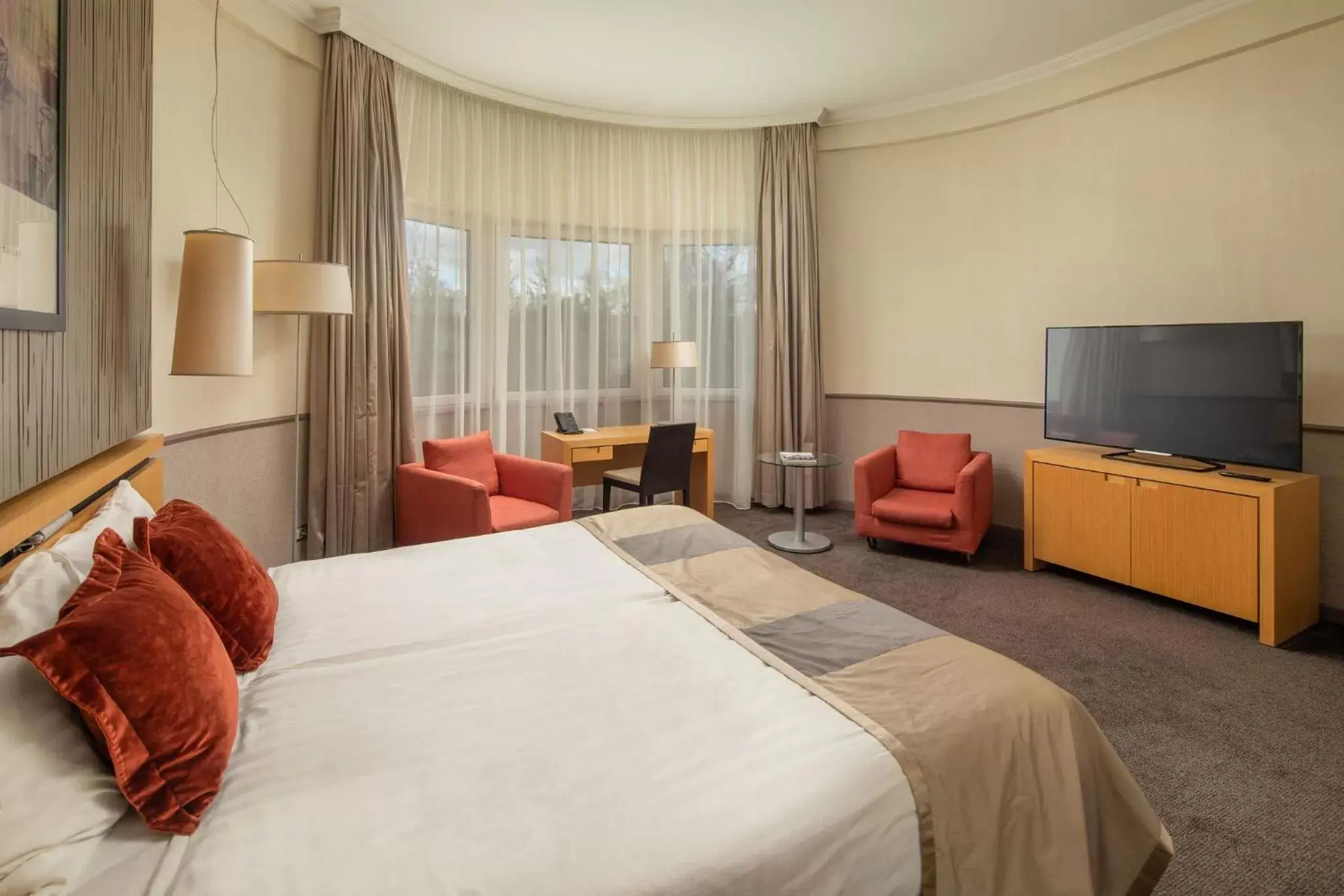 Bed, TV/Entertainment Center in Mamaison Hotel Andrassy Budapest