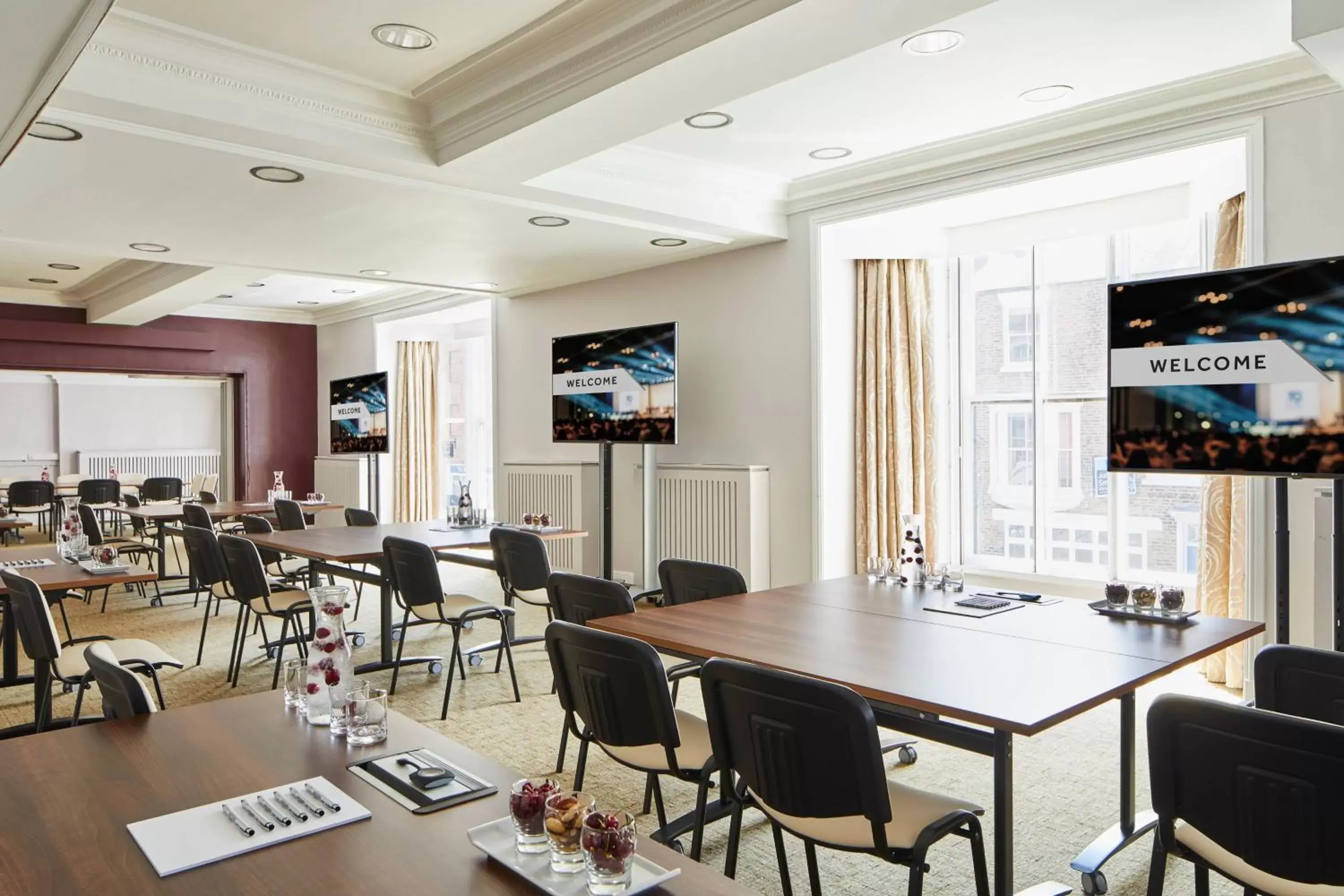 Meeting/conference room, Restaurant/Places to Eat in Delta Hotels by Marriott Durham Royal County