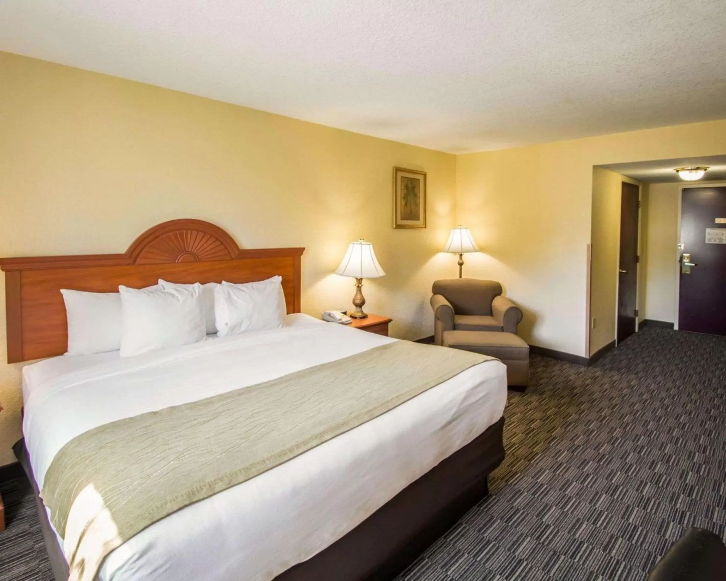Photo of the whole room, Bed in Comfort Inn & Suites Jupiter I-95