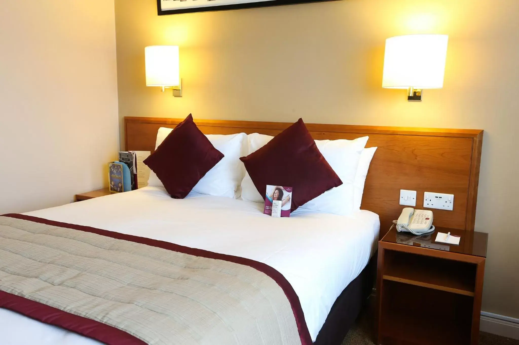 Photo of the whole room, Bed in Crowne Plaza Manchester Airport