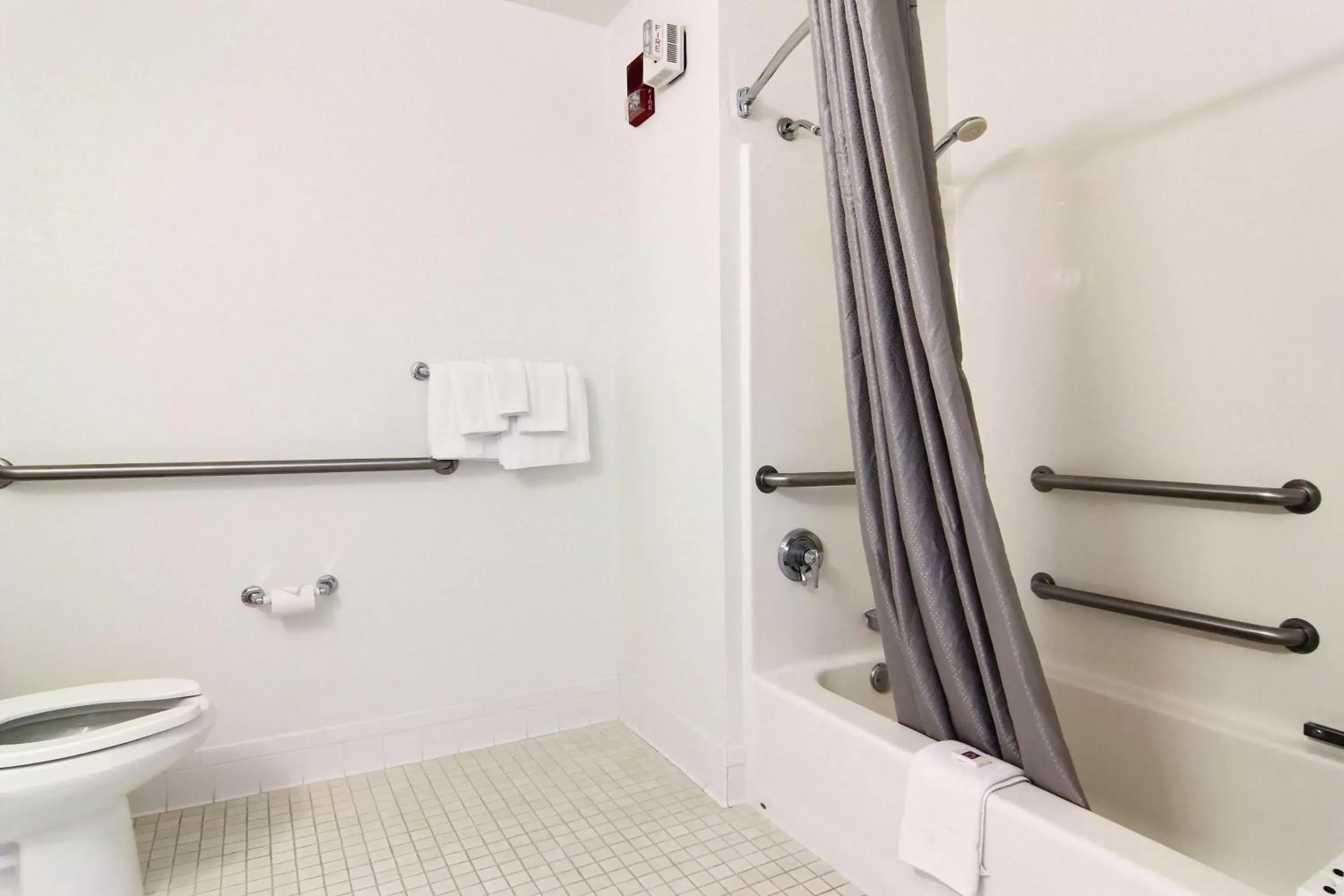 Shower, Bathroom in Motel 6-Albuquerque, NM - North