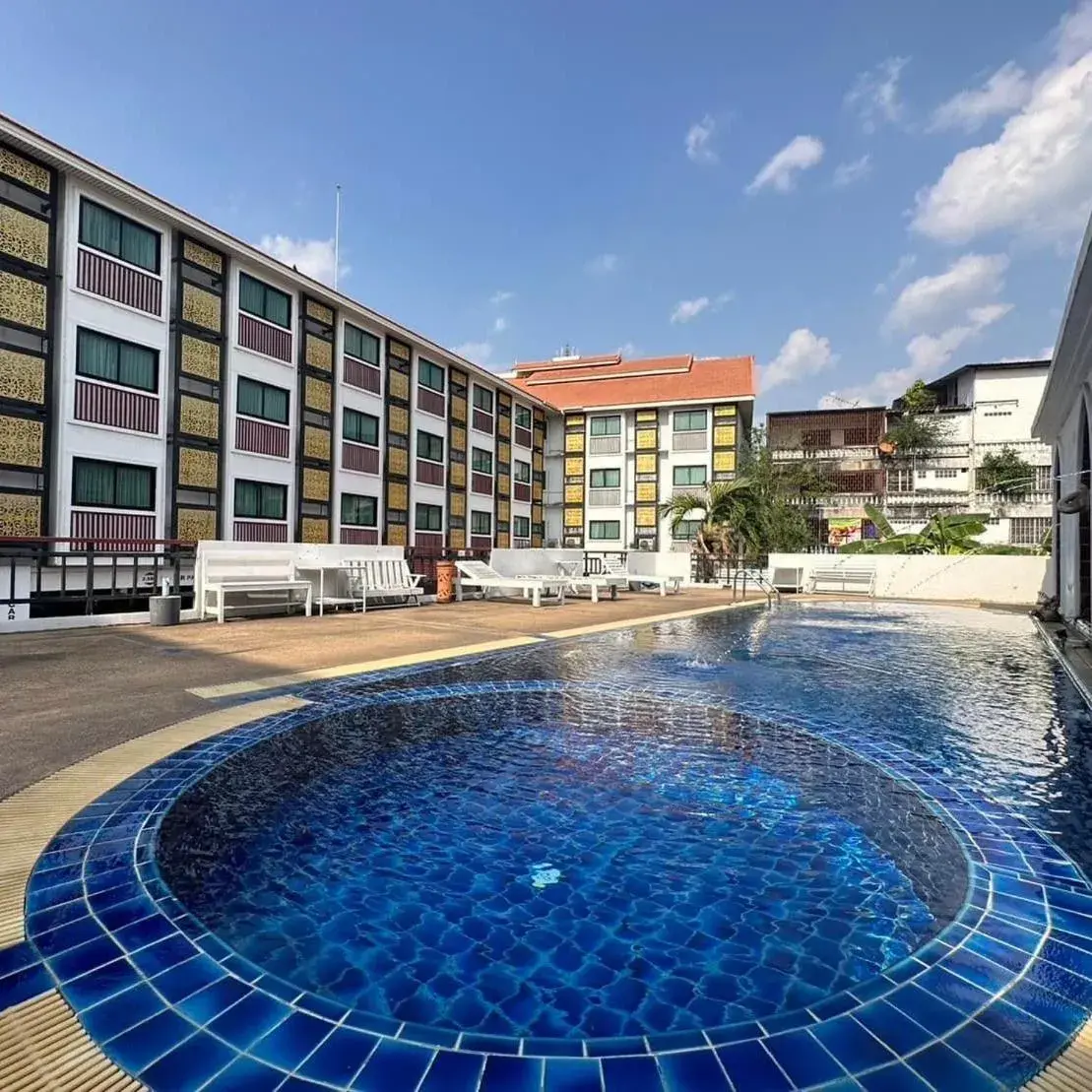 Swimming Pool in Wangburapa Grand Hotel