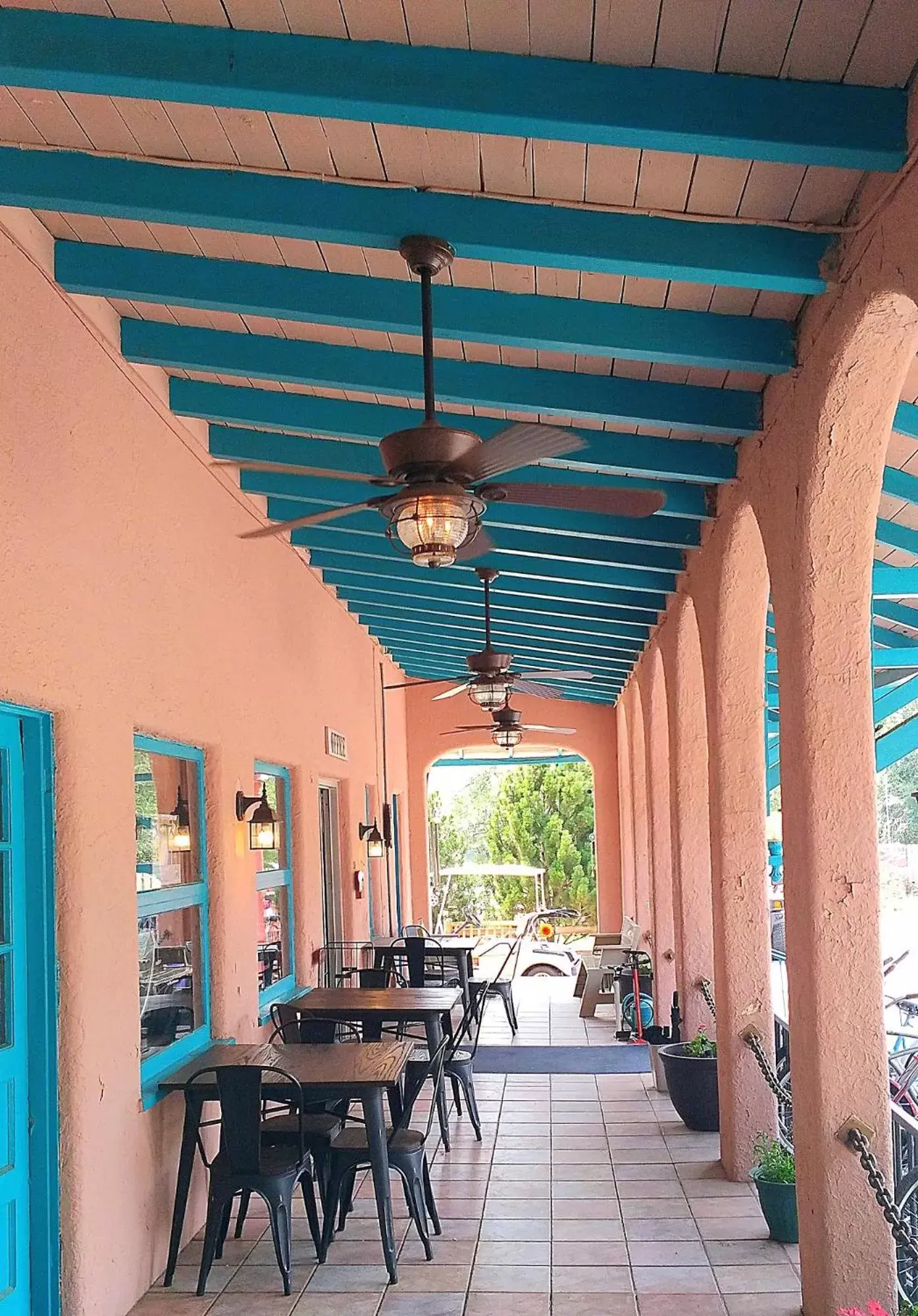 Facade/entrance, Restaurant/Places to Eat in Buffalo Lodge Bicycle Resort - Amazing access to local trails & the Garden