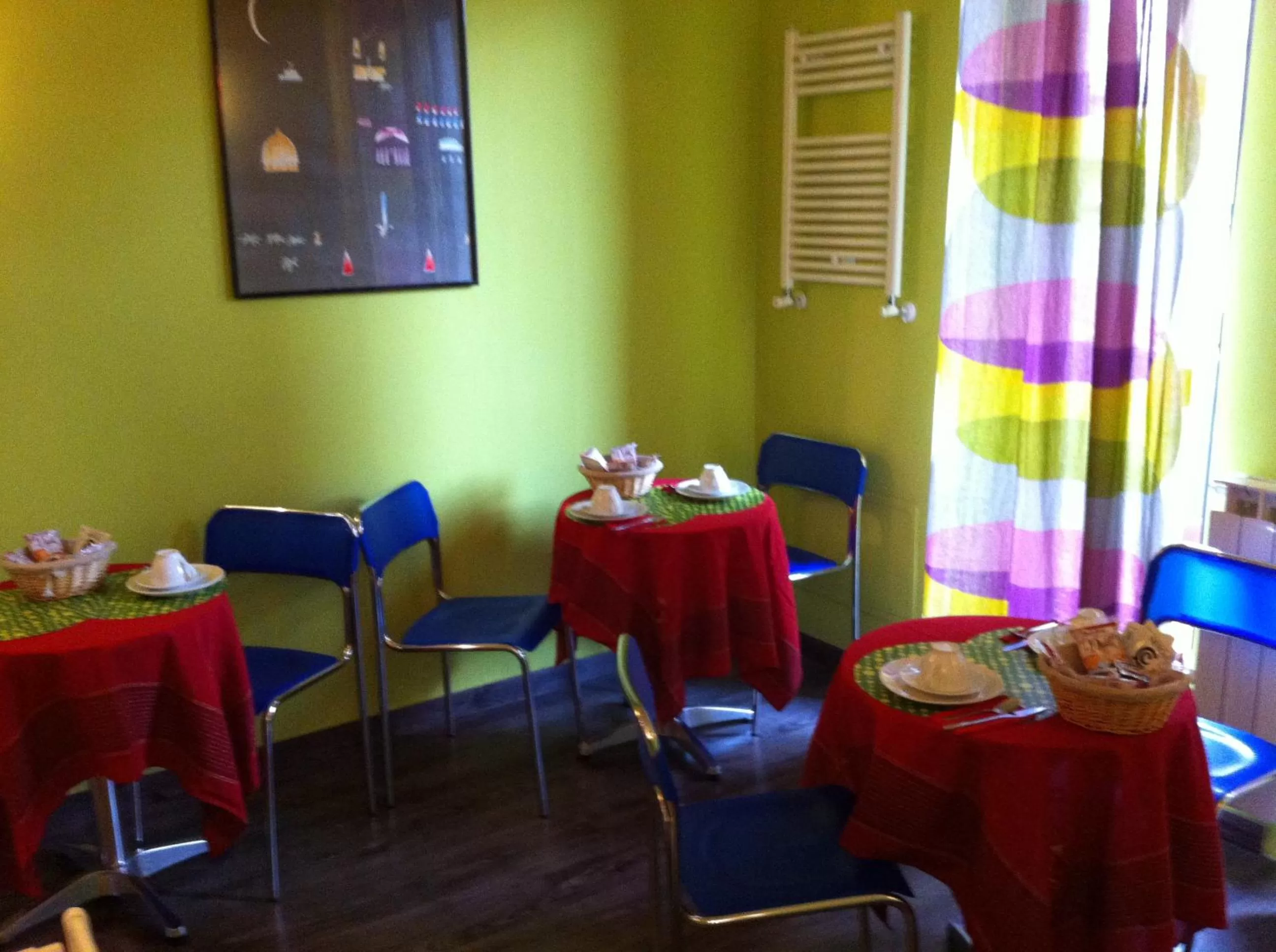 Communal kitchen, Restaurant/Places to Eat in Almi Rooms