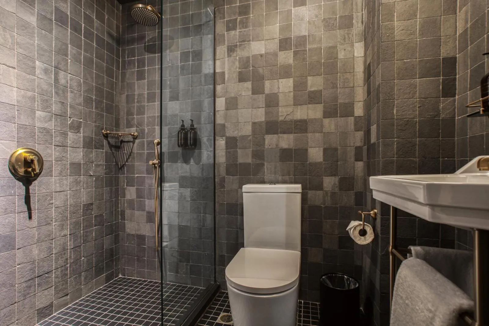 Shower in The Chow Kit - an Ormond Hotel