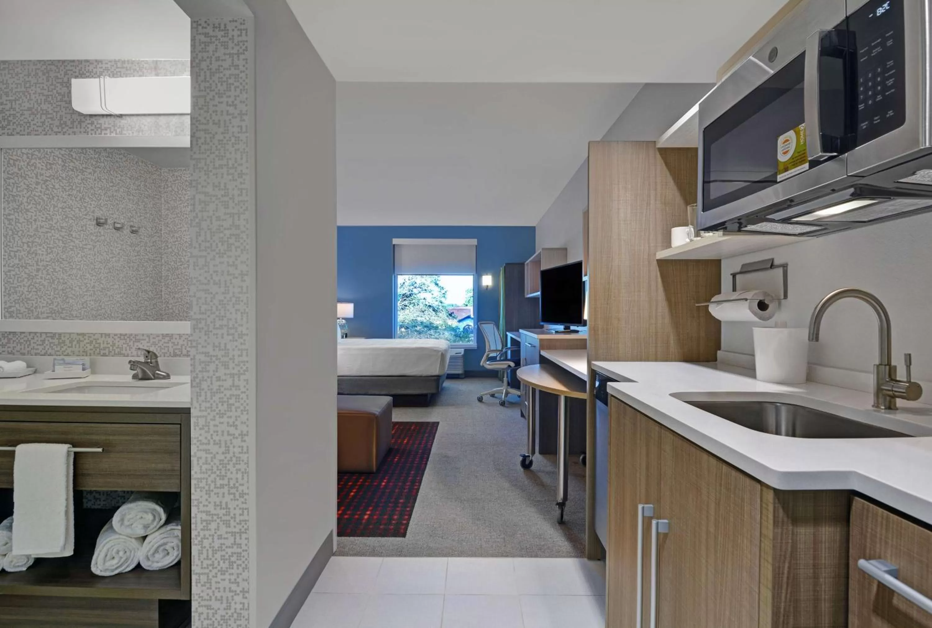 Kitchen or kitchenette in Home2 Suites By Hilton Largo, Fl