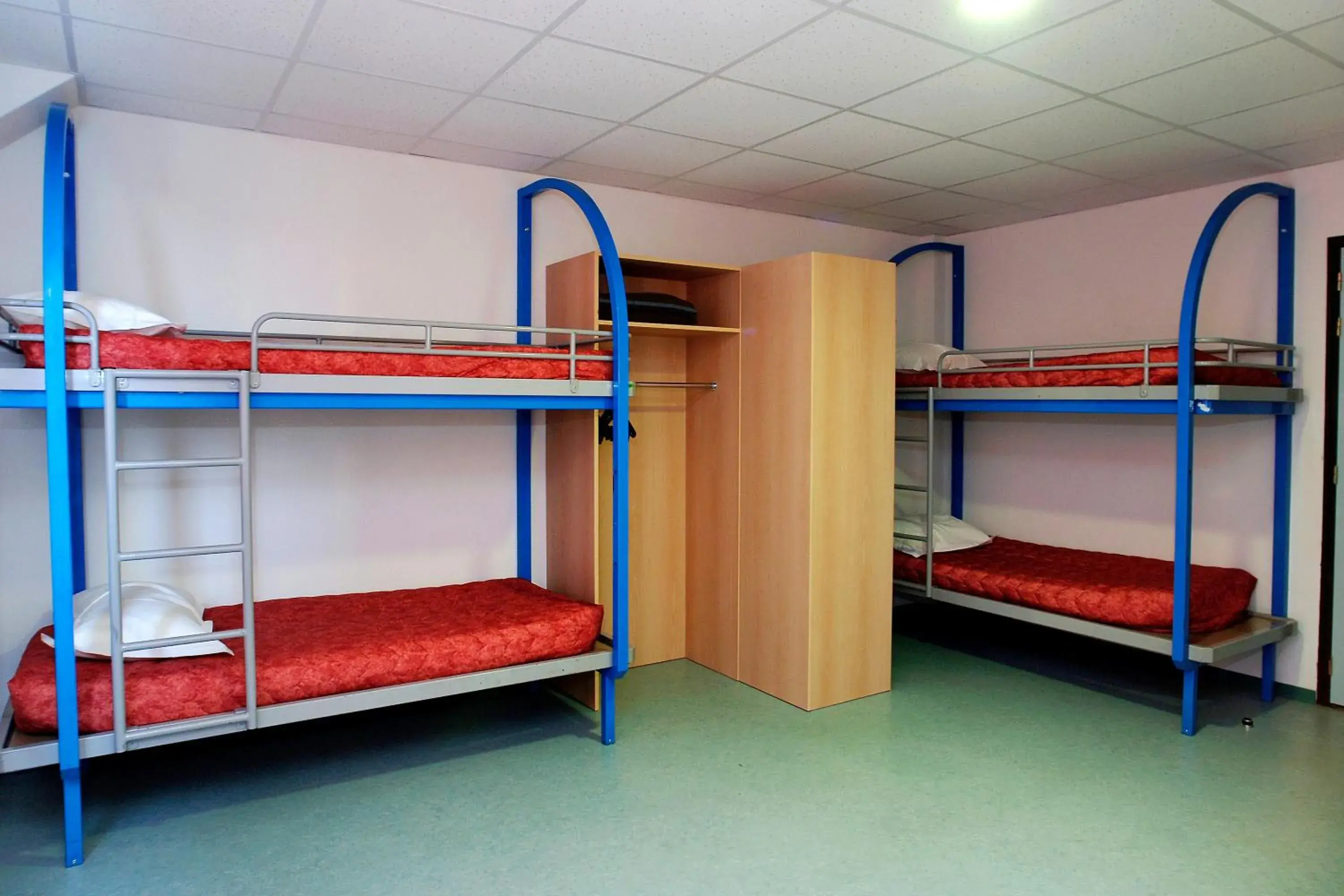 Bed, Bunk Bed in Ethic Etapes Dijon