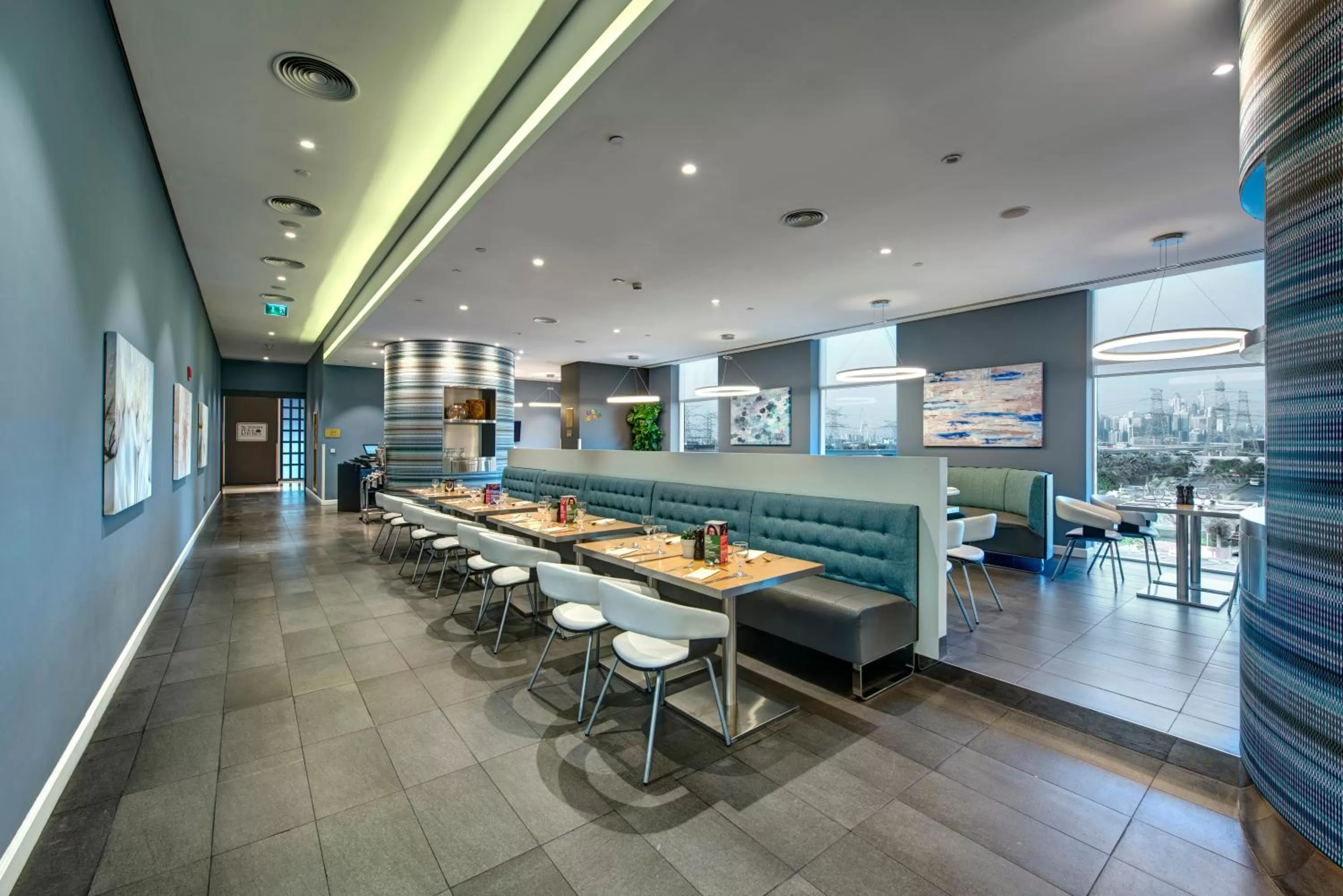 Restaurant/places to eat in Premier Inn Dubai Ibn Battuta Mall