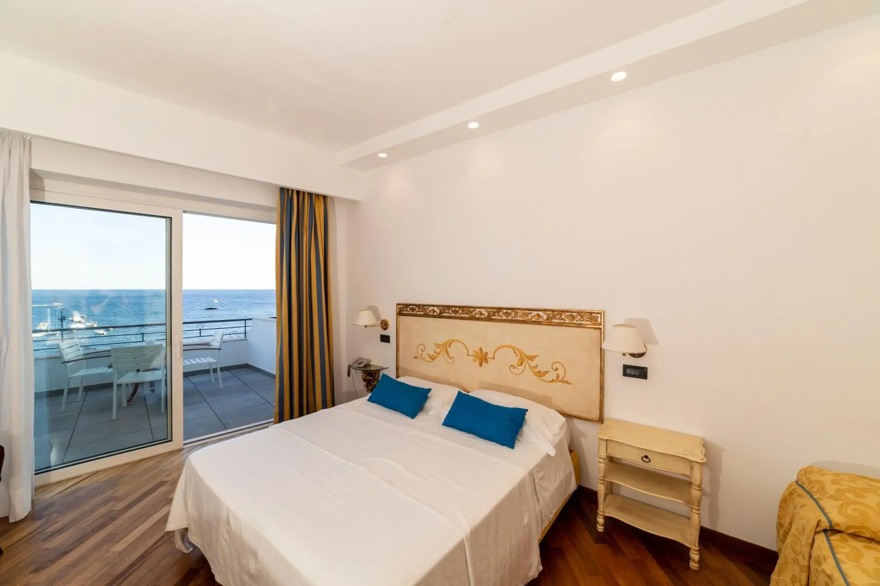 Bed in Punta Campanella Resort & Spa
