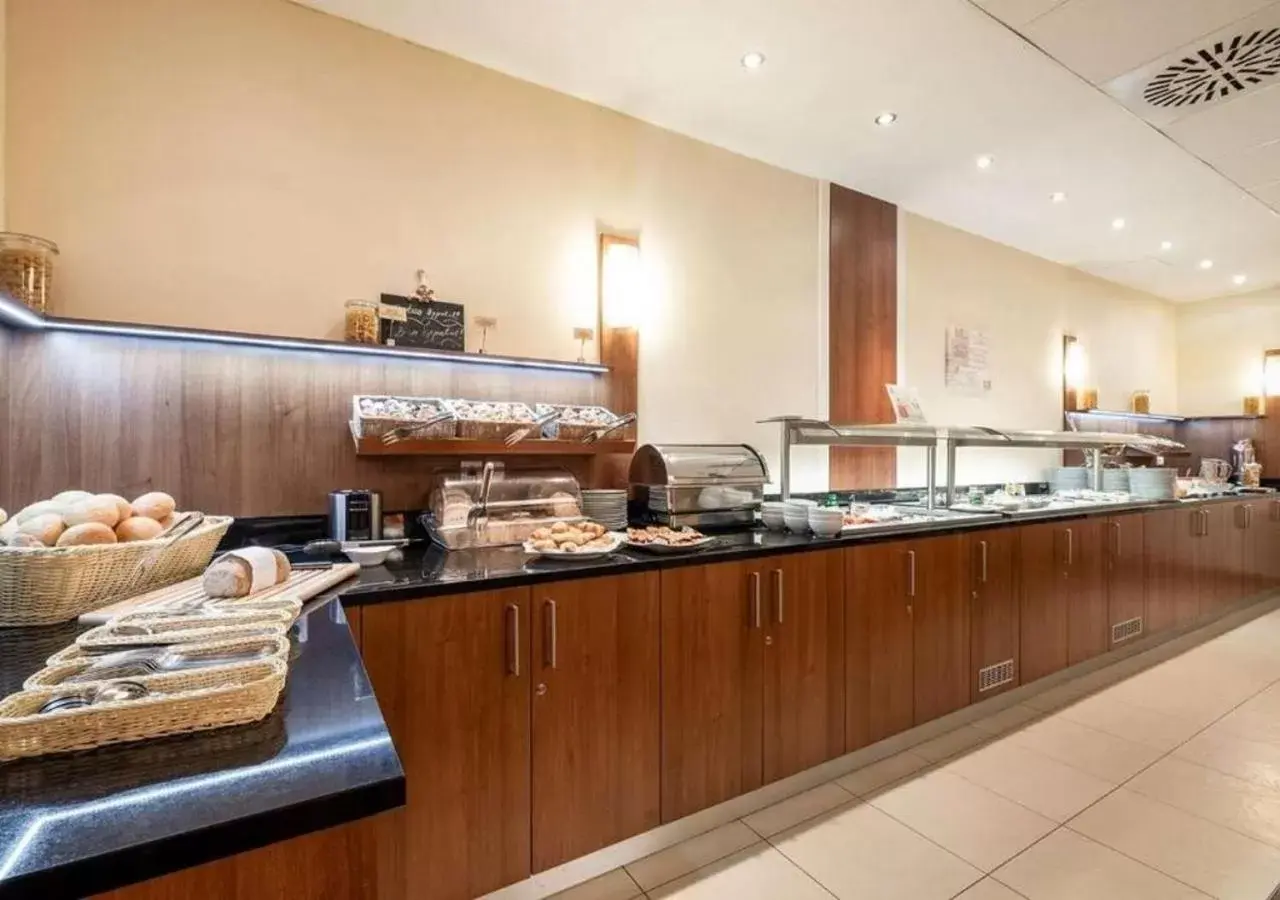 Buffet breakfast, Restaurant/Places to Eat in City Hotel Budapest