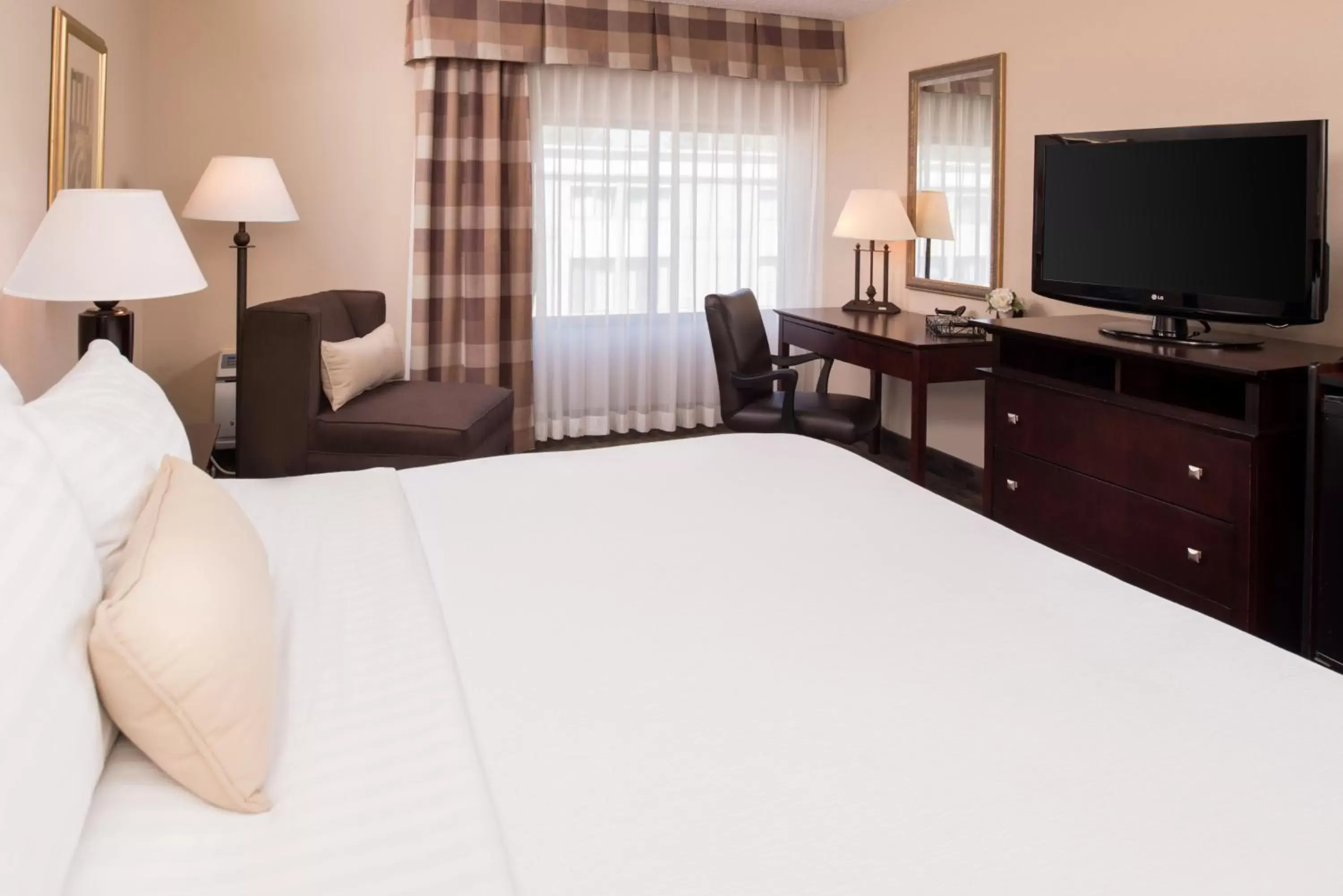 Bed in Ramada by Wyndham Midtown Grand Island