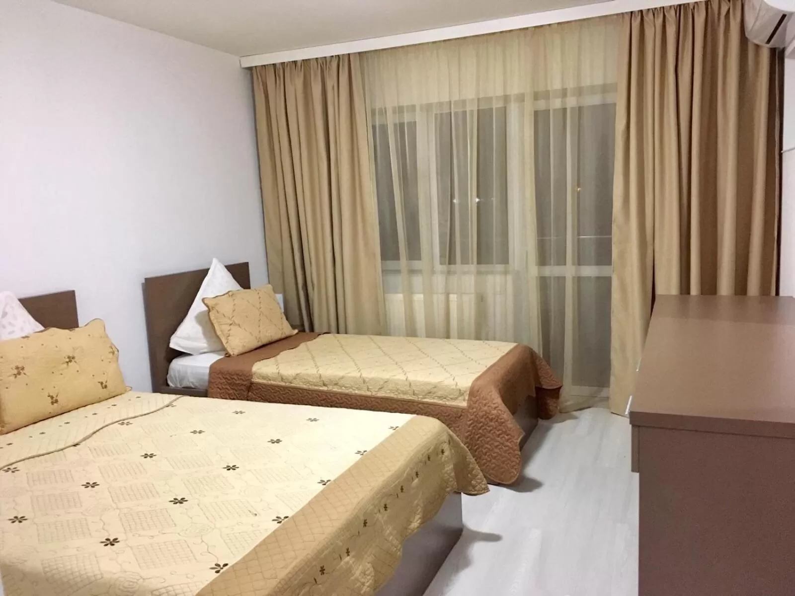 Bed in FAST Airport Accomodation