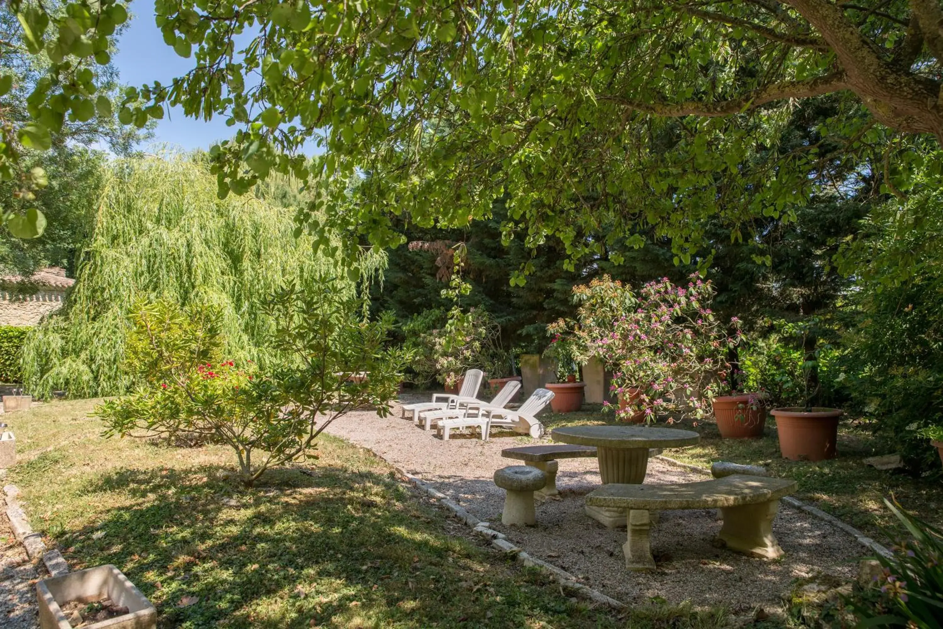 Patio, Garden in Hôtel du Canal