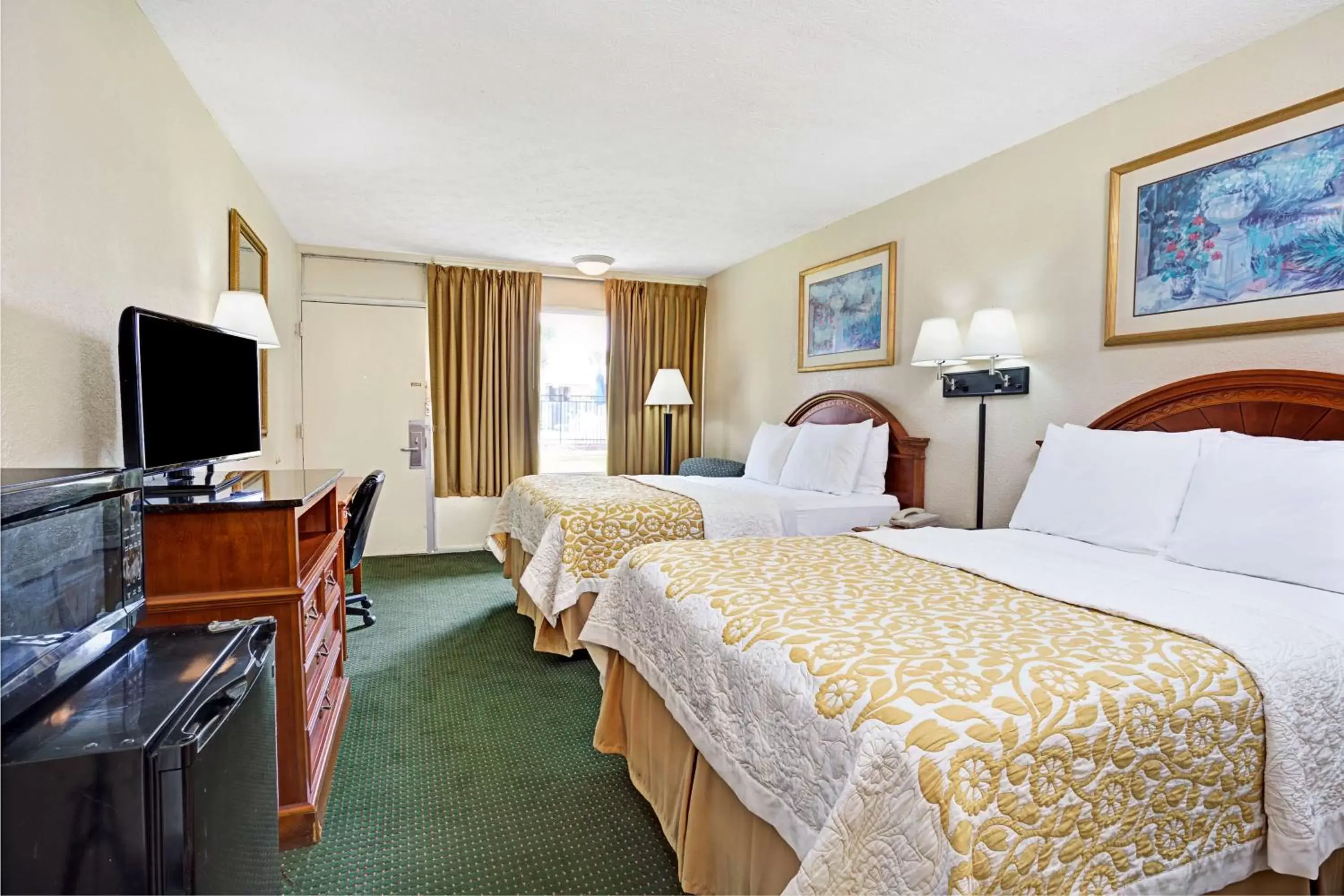 Queen Room with Mobility/Hearing Accessible - Non-Smoking in Days Inn by Wyndham St Augustine I-95-Outlet Mall