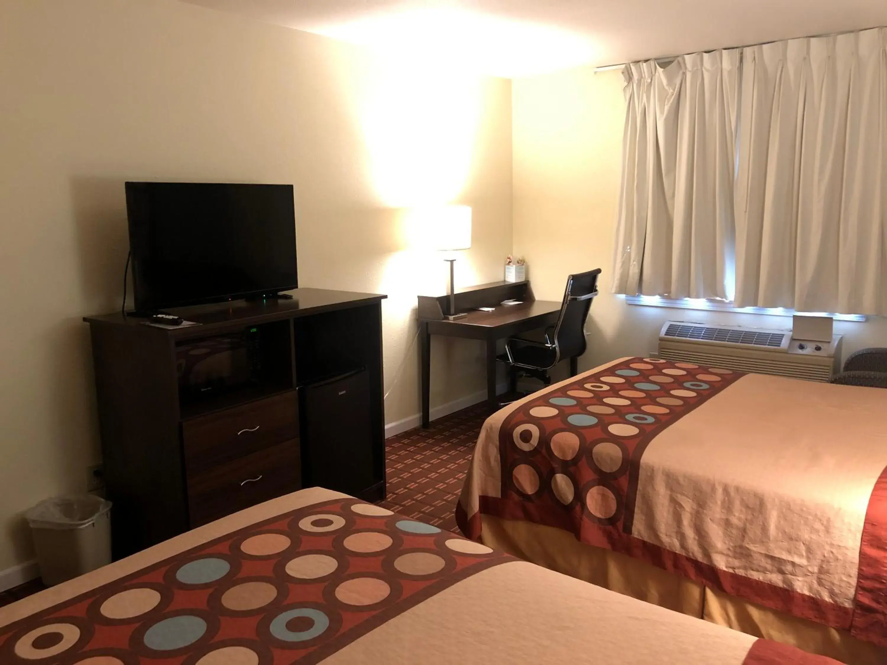 Bed in Super 8 by Wyndham Plover Stevens Point Area Bed in Super 8 by Wyndham Plover Stevens Point Area