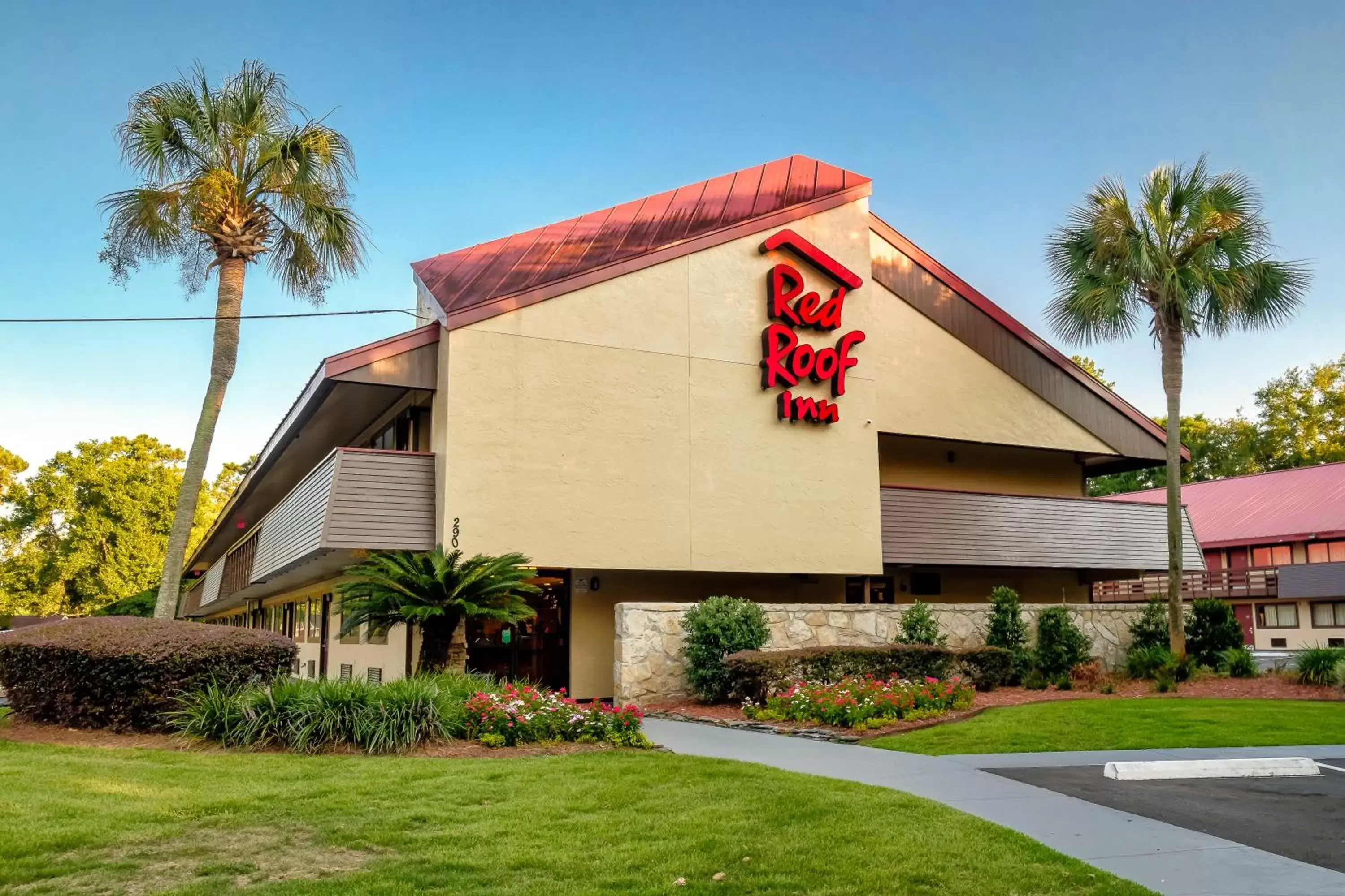 Property building, Garden in Red Roof Inn Tallahassee - University