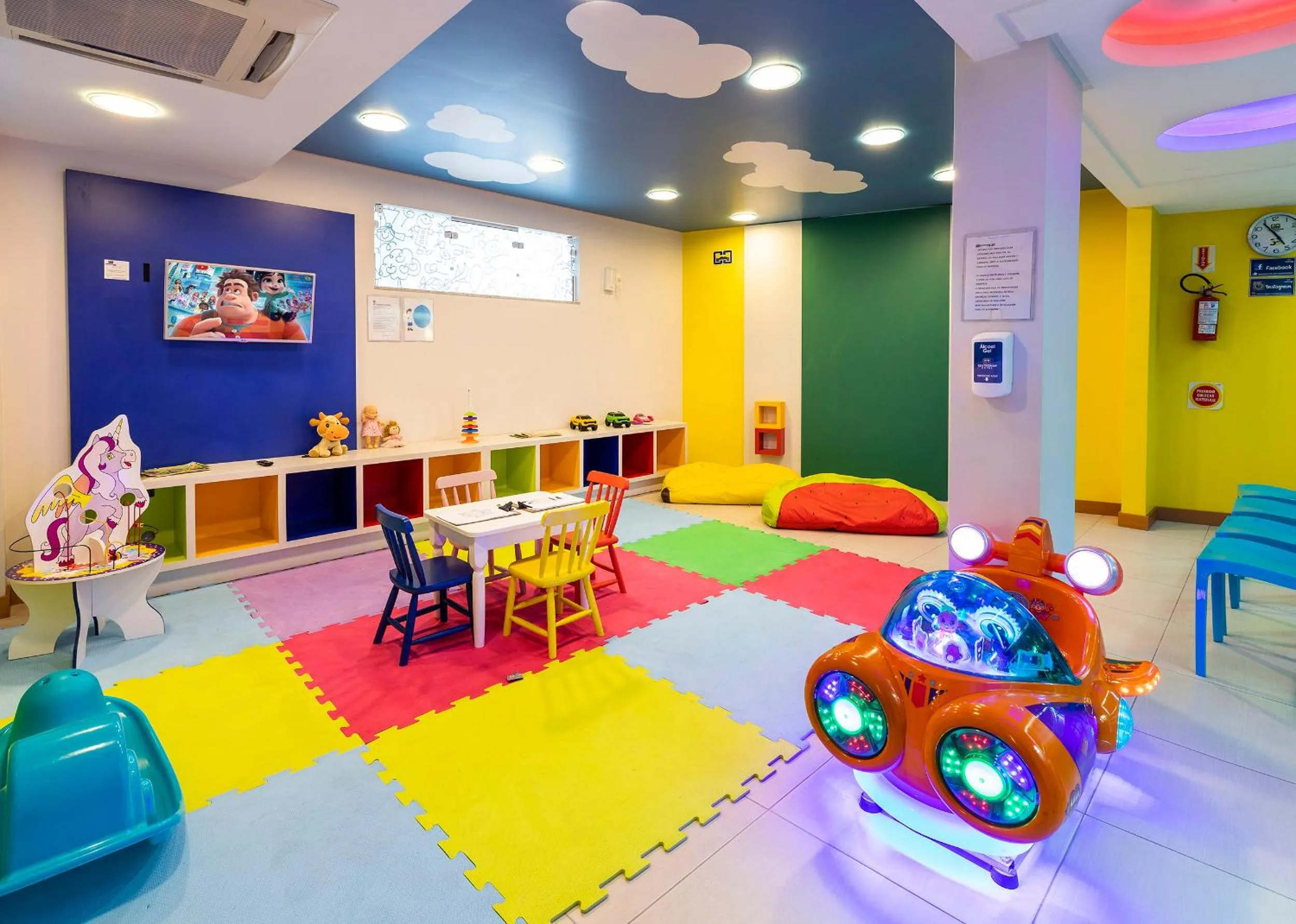 children in Centromar Hotel